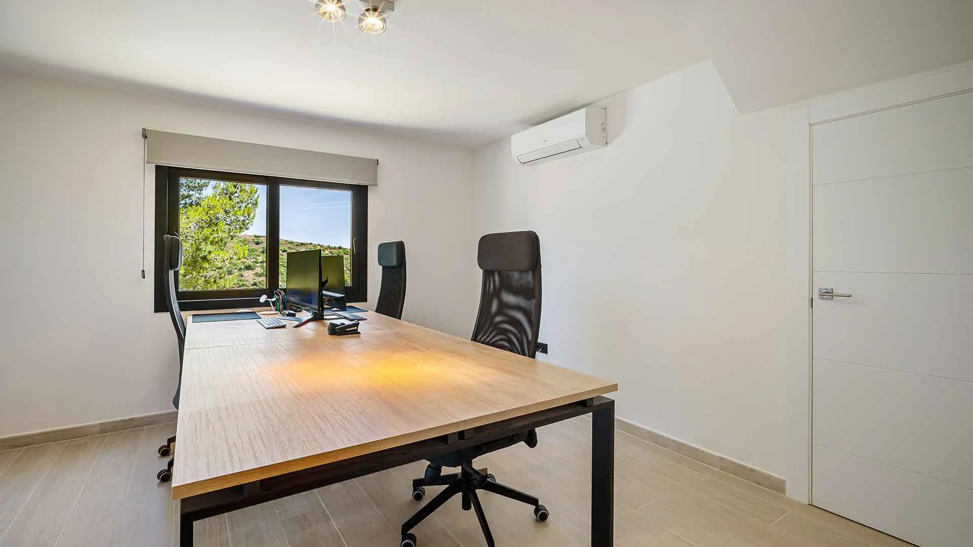 Villa with 5 bedrooms for sale in Las Lomas de Nueva Andalucia