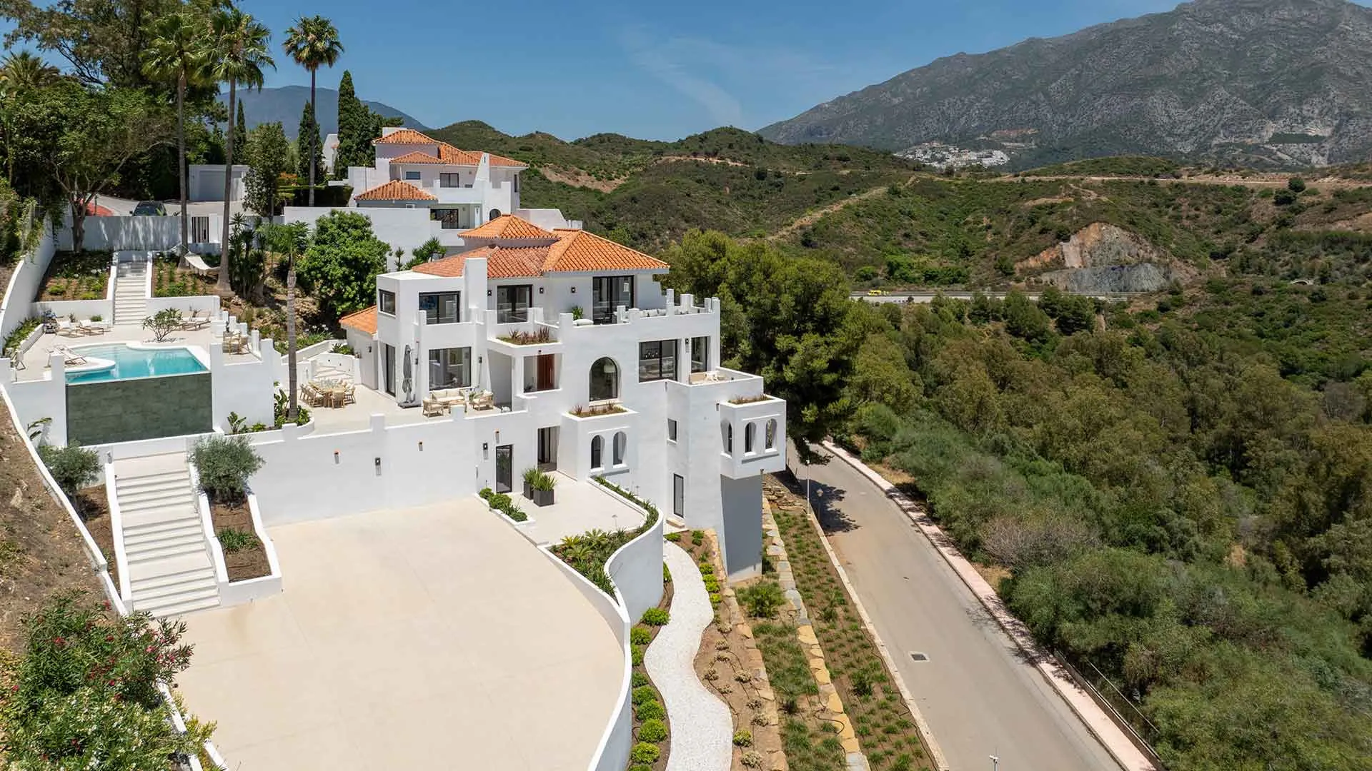 Villa with 5 bedrooms for sale in Las Lomas de Nueva Andalucia