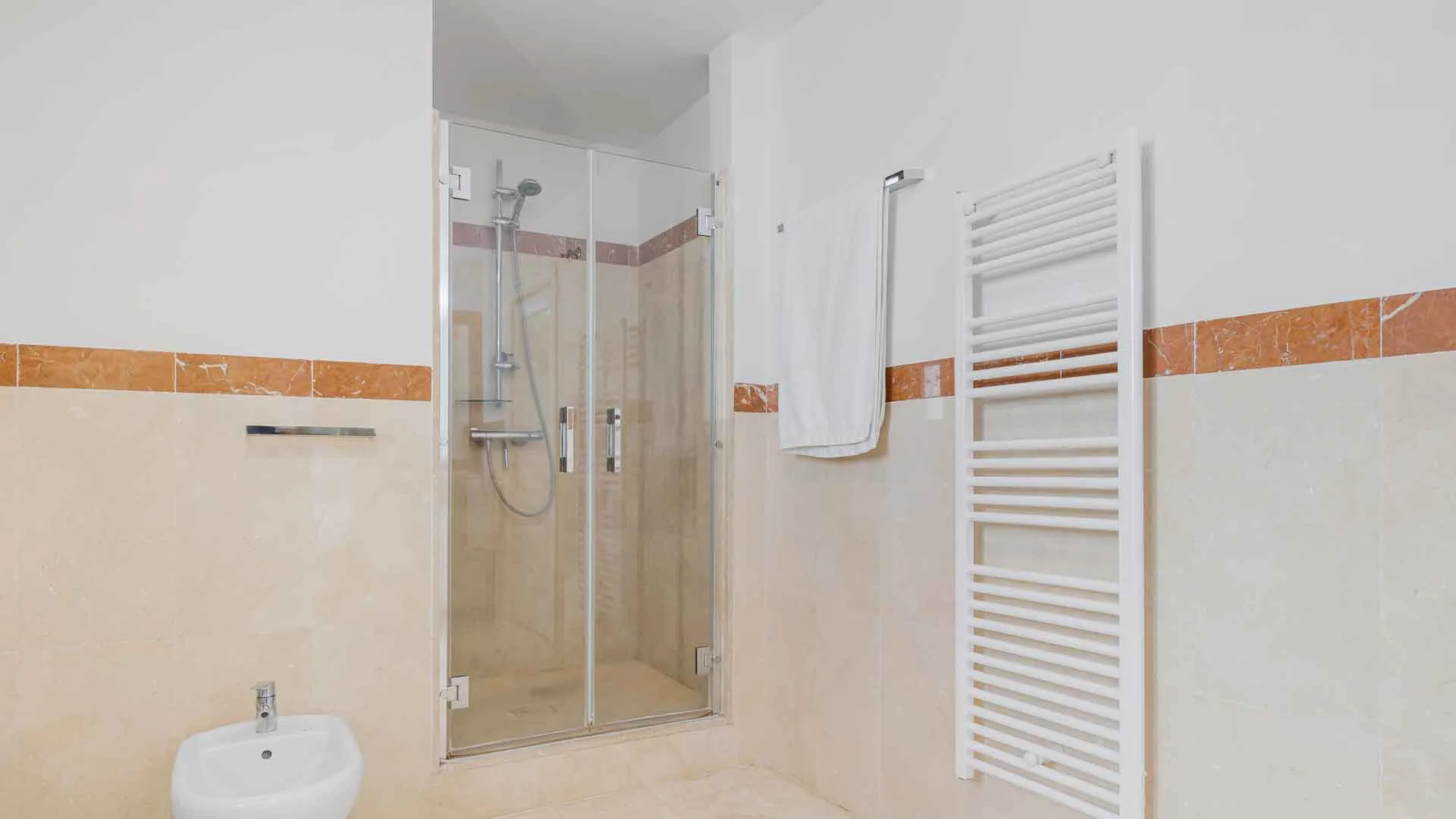 Semi detached house with 5 bedrooms for sale in La Heredia