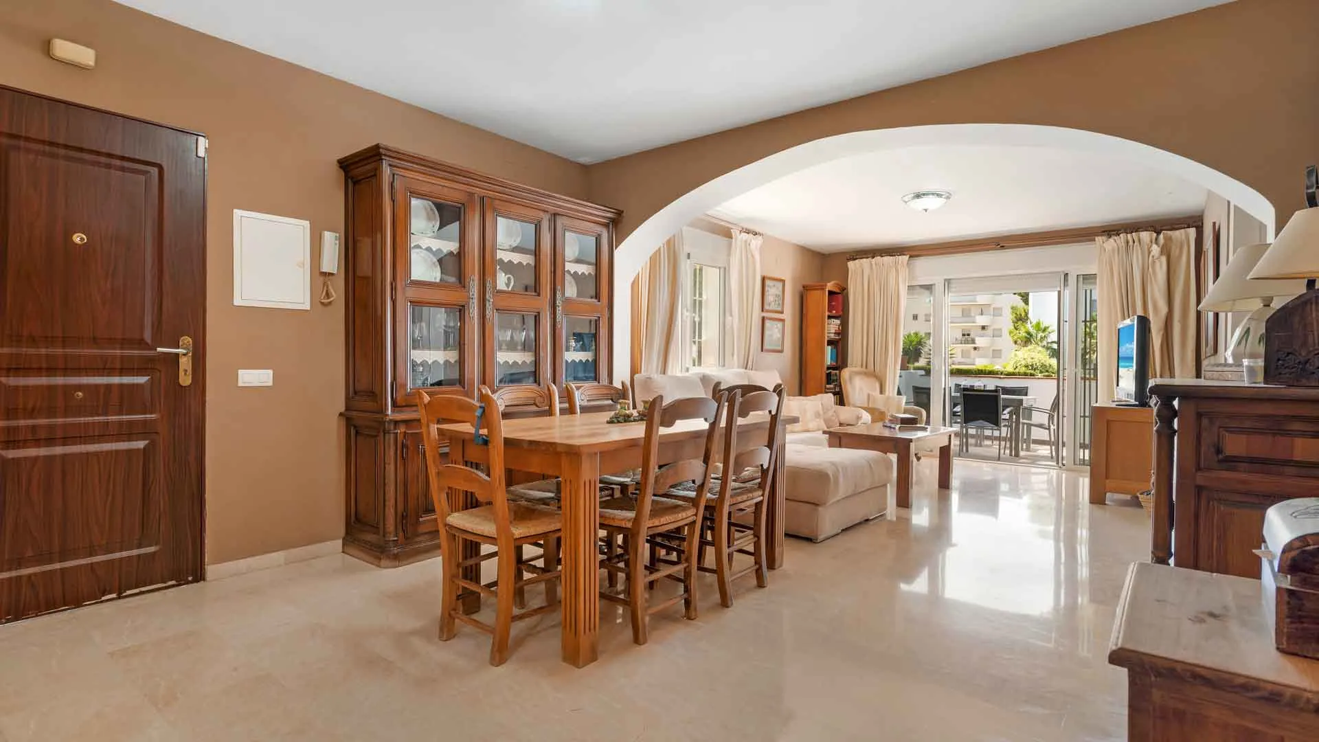 Se vende apartamento en Nueva Andalucia con 3 dormitorios