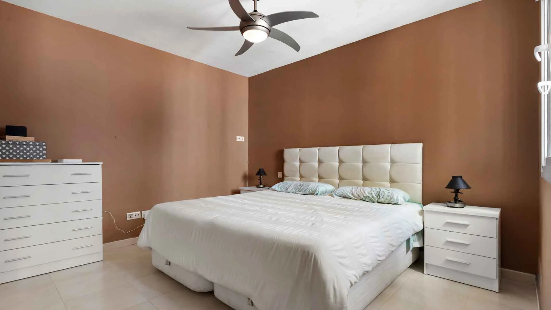 Se vende apartamento en Nueva Andalucia con 3 dormitorios
