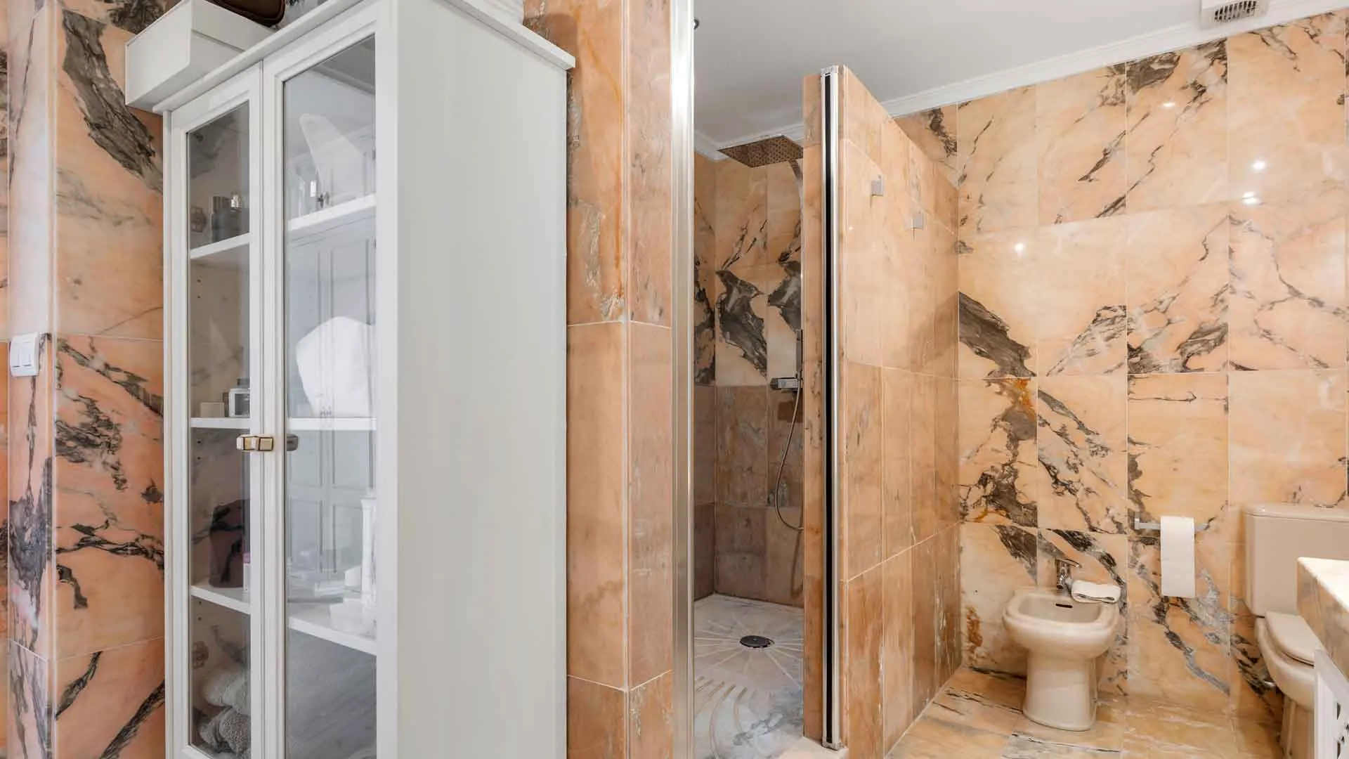 Se vende apartamento en Nueva Andalucia con 3 dormitorios