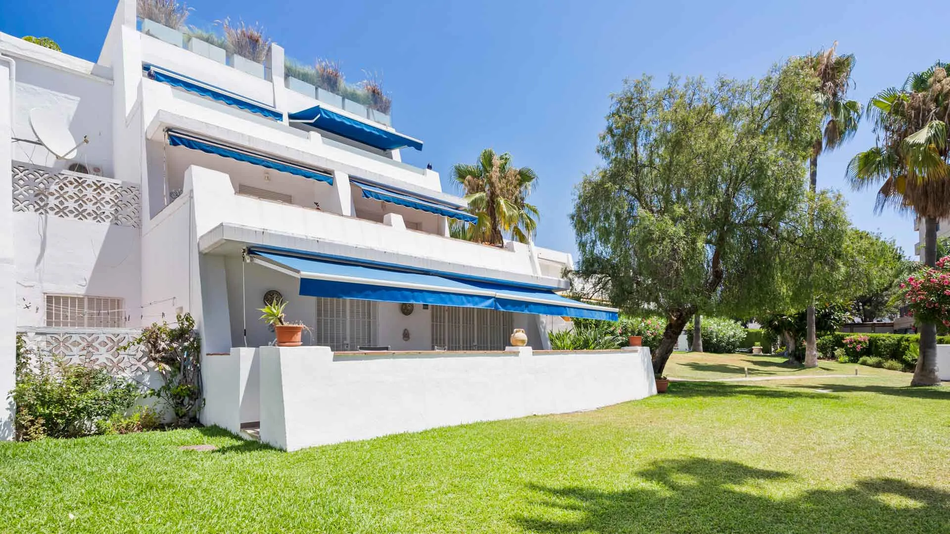 Se vende apartamento en Nueva Andalucia con 3 dormitorios