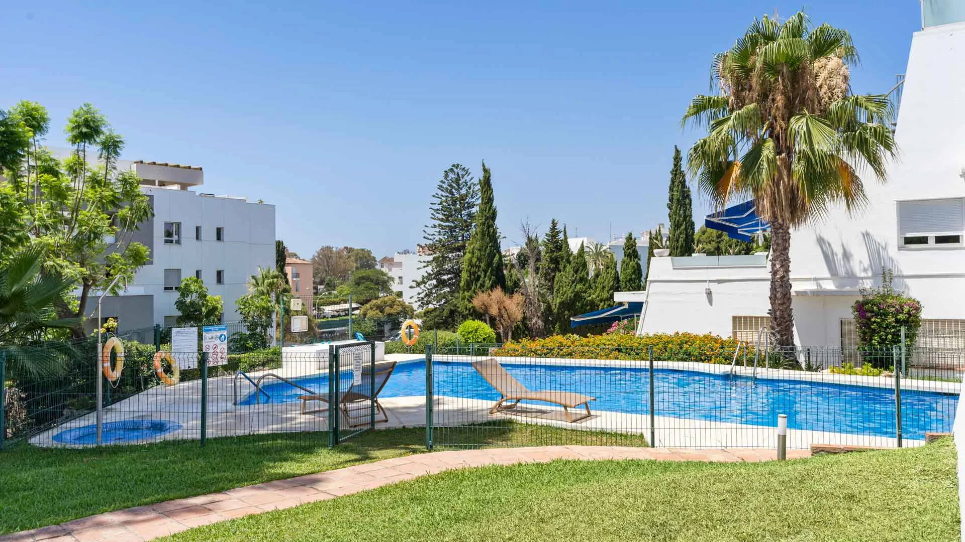 Se vende apartamento en Nueva Andalucia con 3 dormitorios