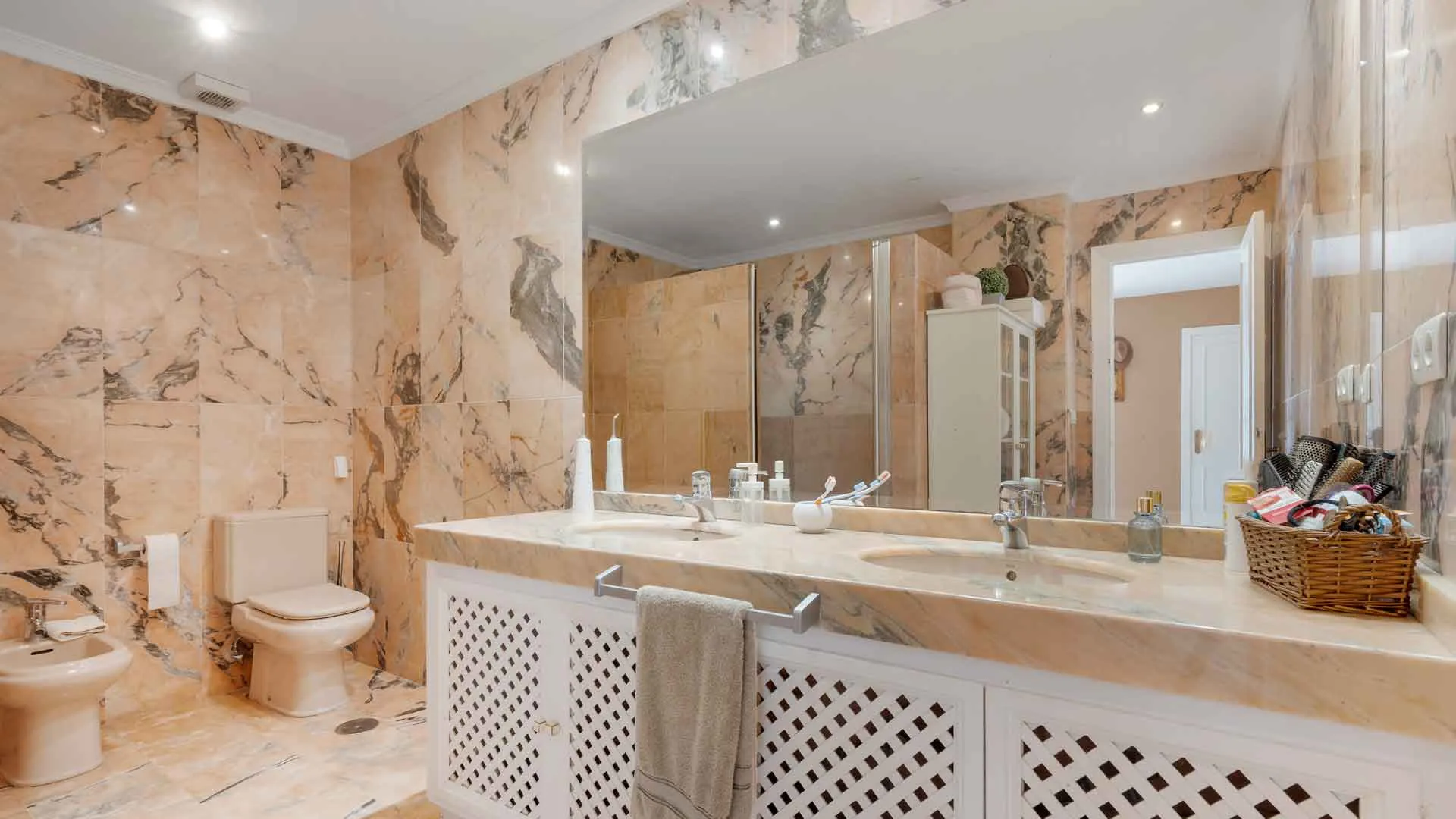 Se vende apartamento en Nueva Andalucia con 3 dormitorios