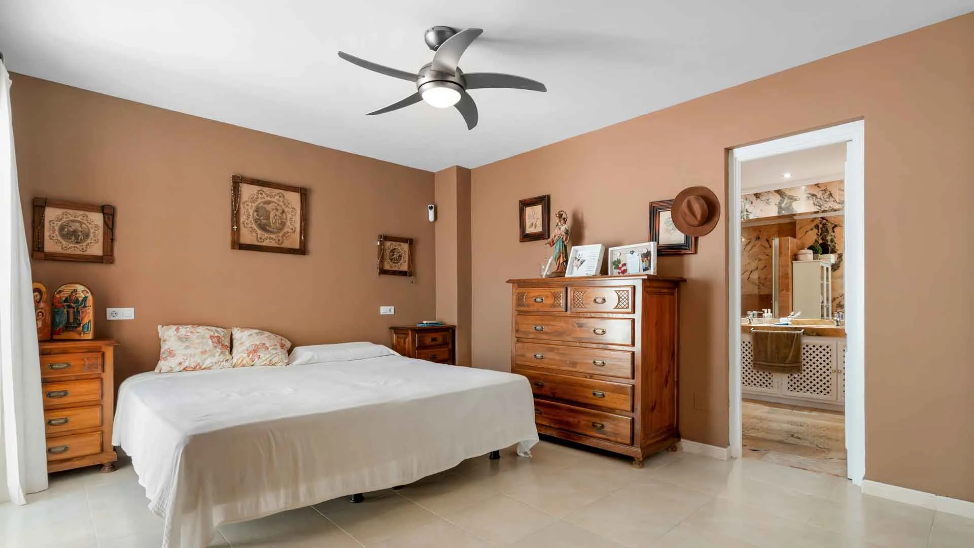 Se vende apartamento en Nueva Andalucia con 3 dormitorios