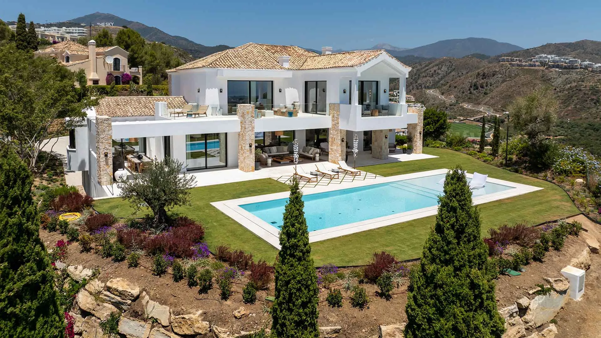For sale El Herrojo 8 bedrooms villa