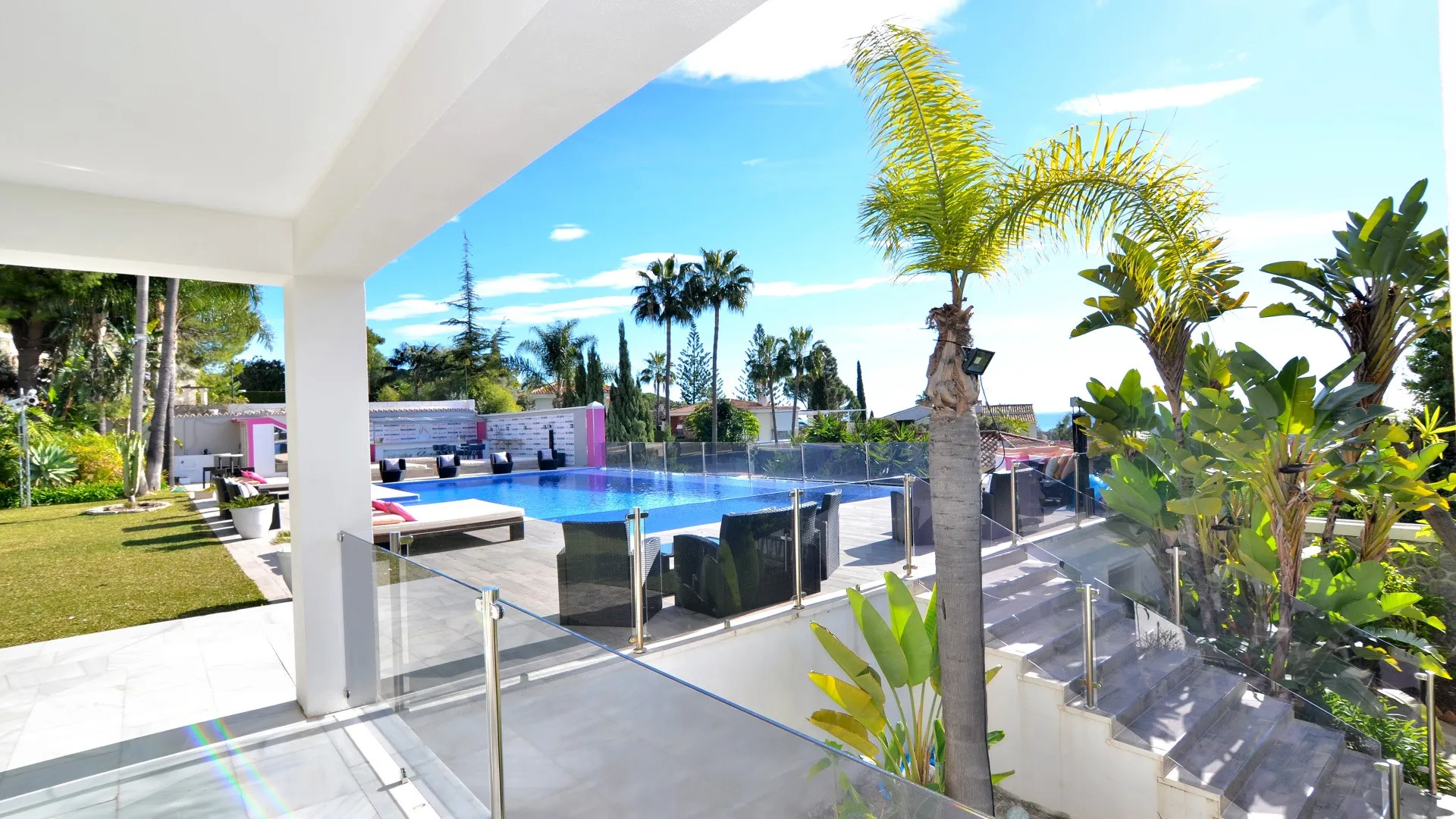 Comprar villa en Elviria de 8 dormitorios