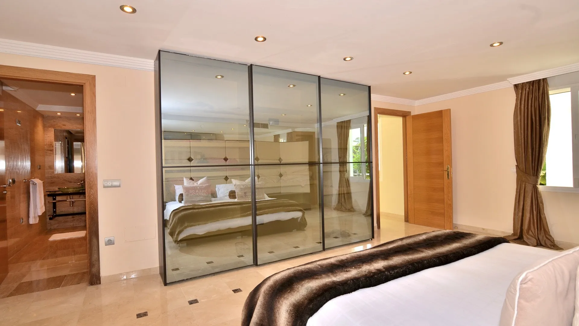 Comprar villa en Elviria de 8 dormitorios