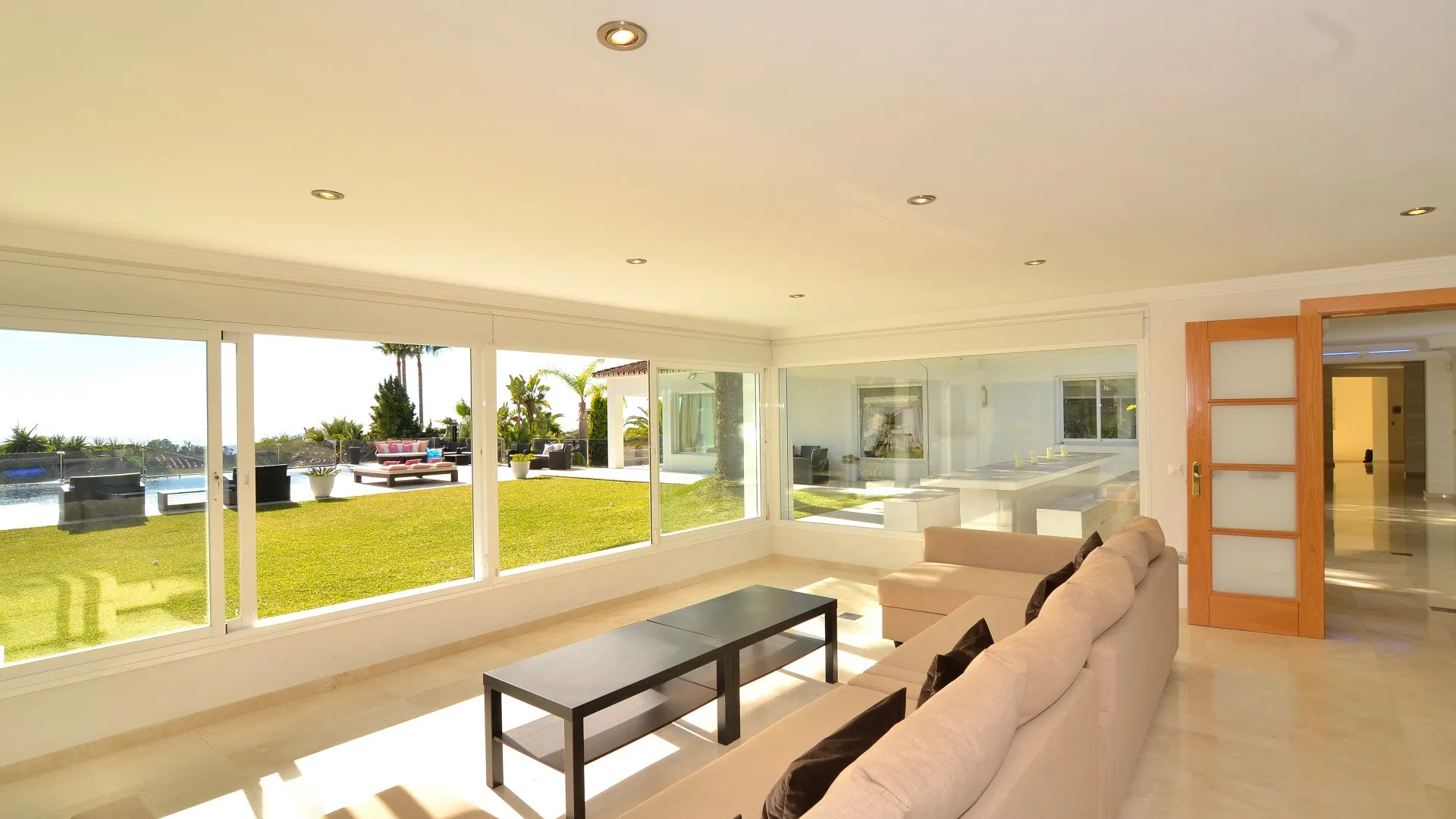 Comprar villa en Elviria de 8 dormitorios