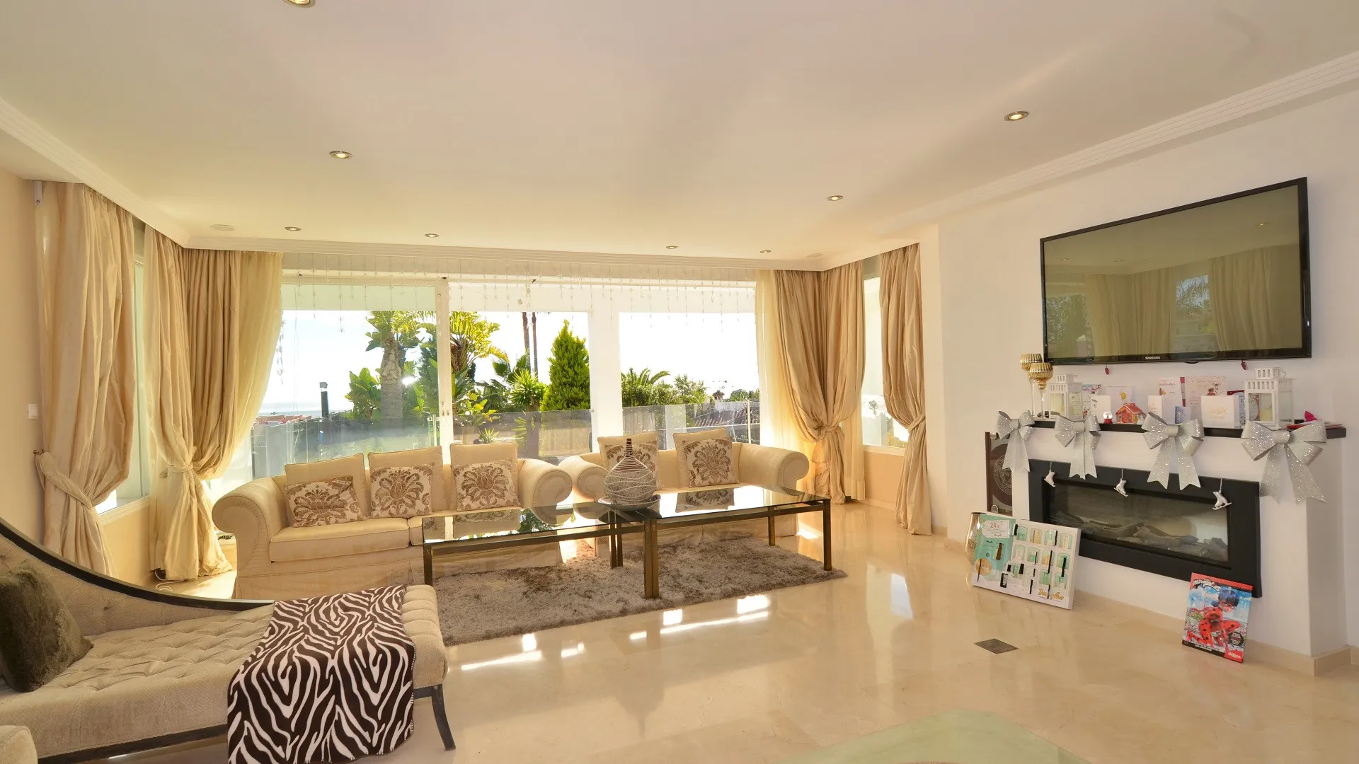 Comprar villa en Elviria de 8 dormitorios