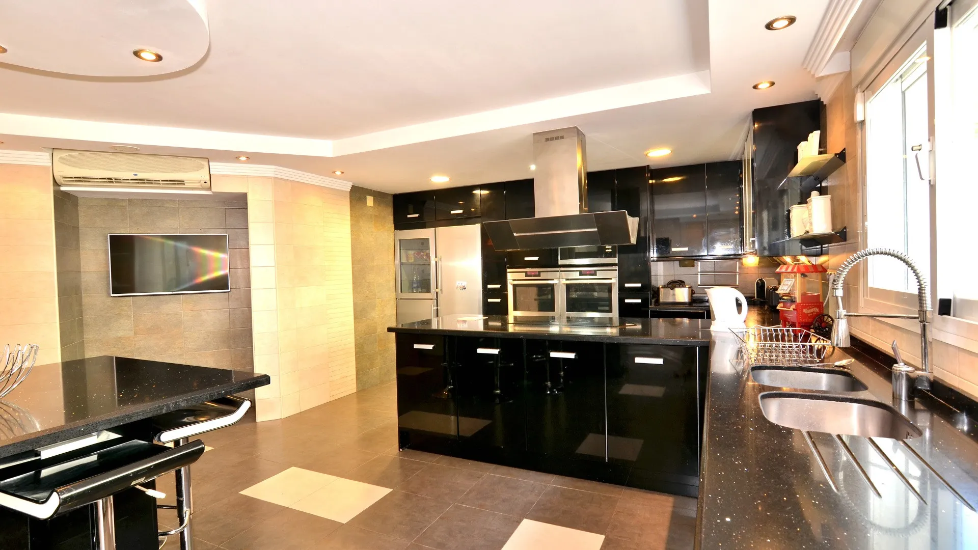 Comprar villa en Elviria de 8 dormitorios