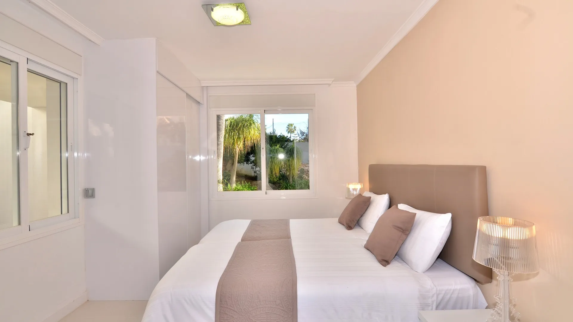 Comprar villa en Elviria de 8 dormitorios