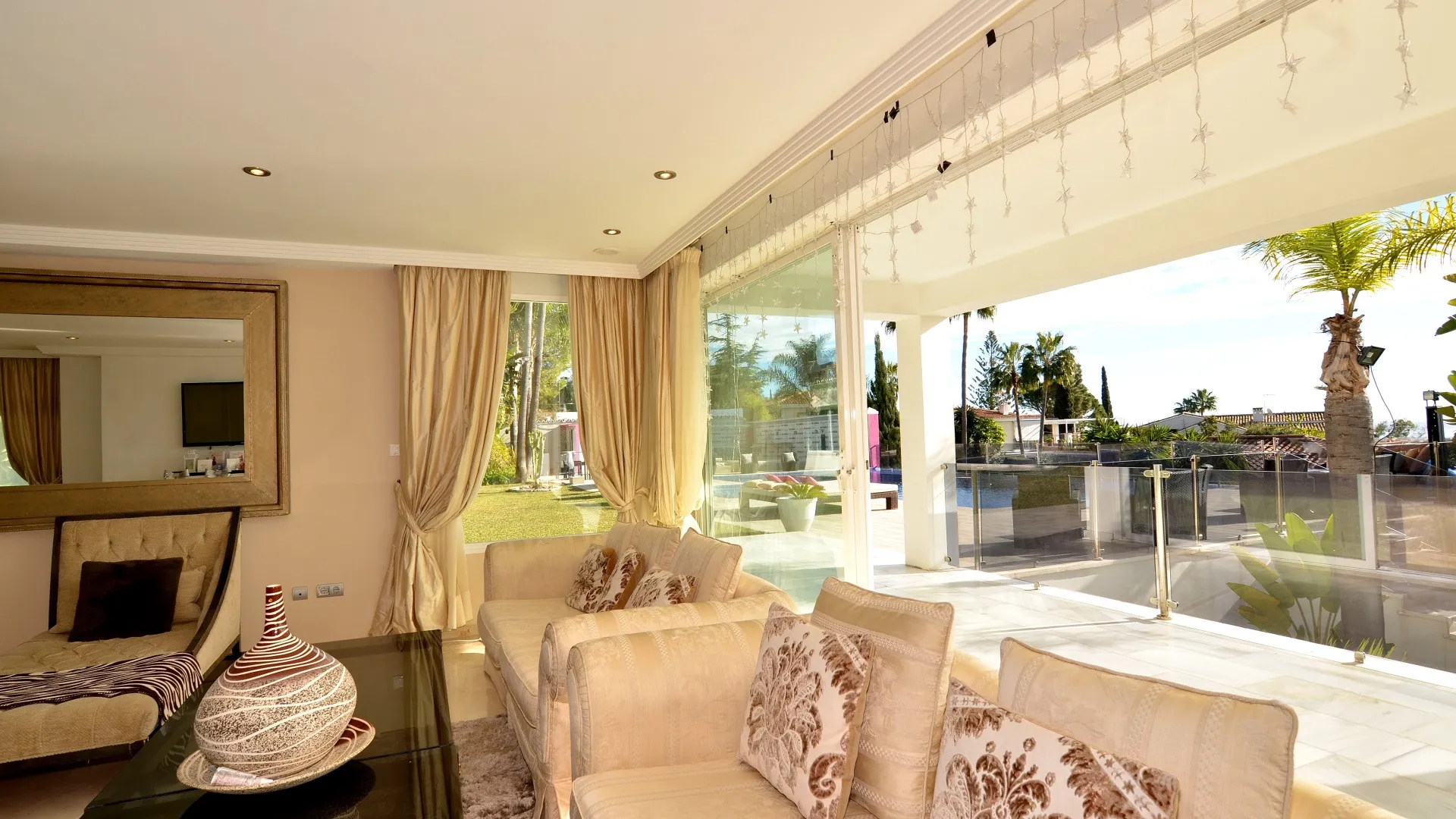 Comprar villa en Elviria de 8 dormitorios