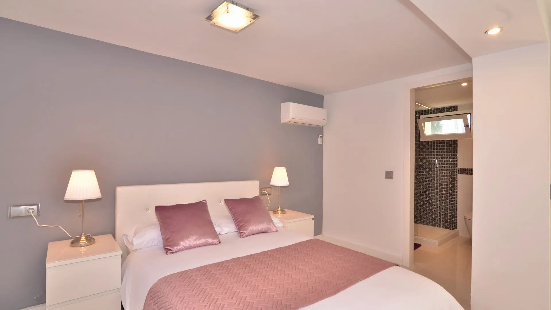 Comprar villa en Elviria de 8 dormitorios