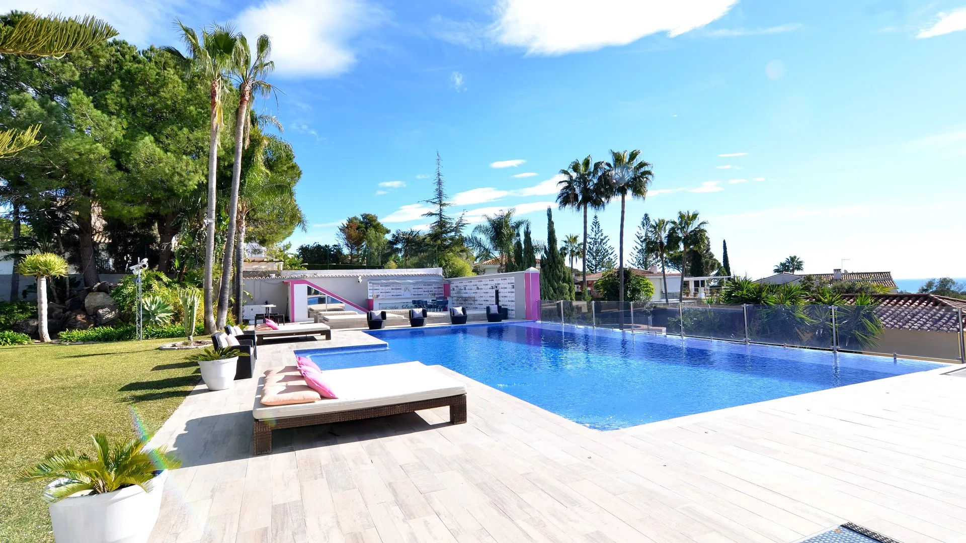 Comprar villa en Elviria de 8 dormitorios