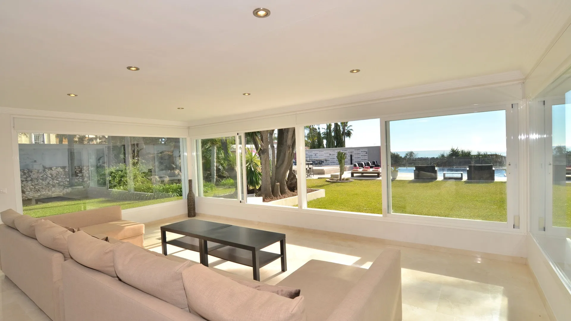 Comprar villa en Elviria de 8 dormitorios