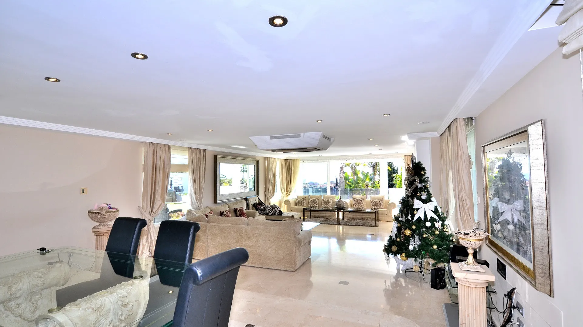Comprar villa en Elviria de 8 dormitorios