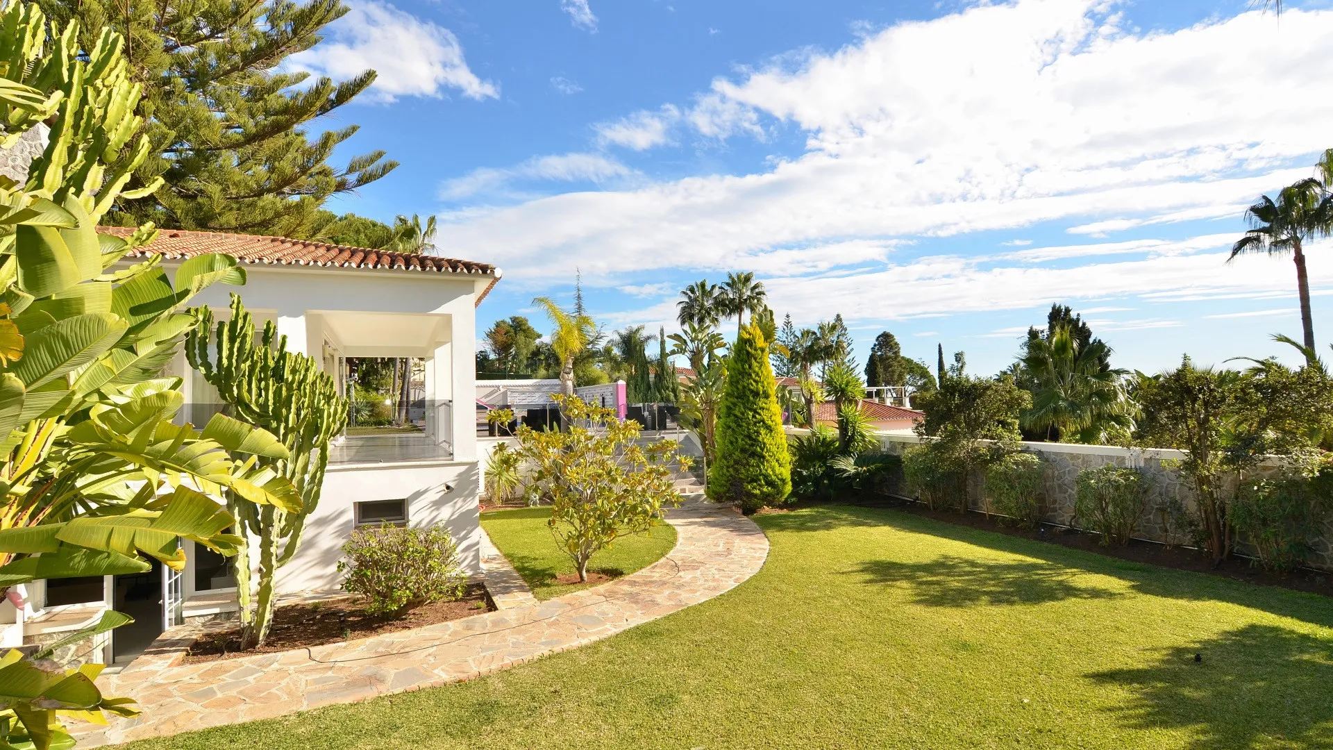 Comprar villa en Elviria de 8 dormitorios