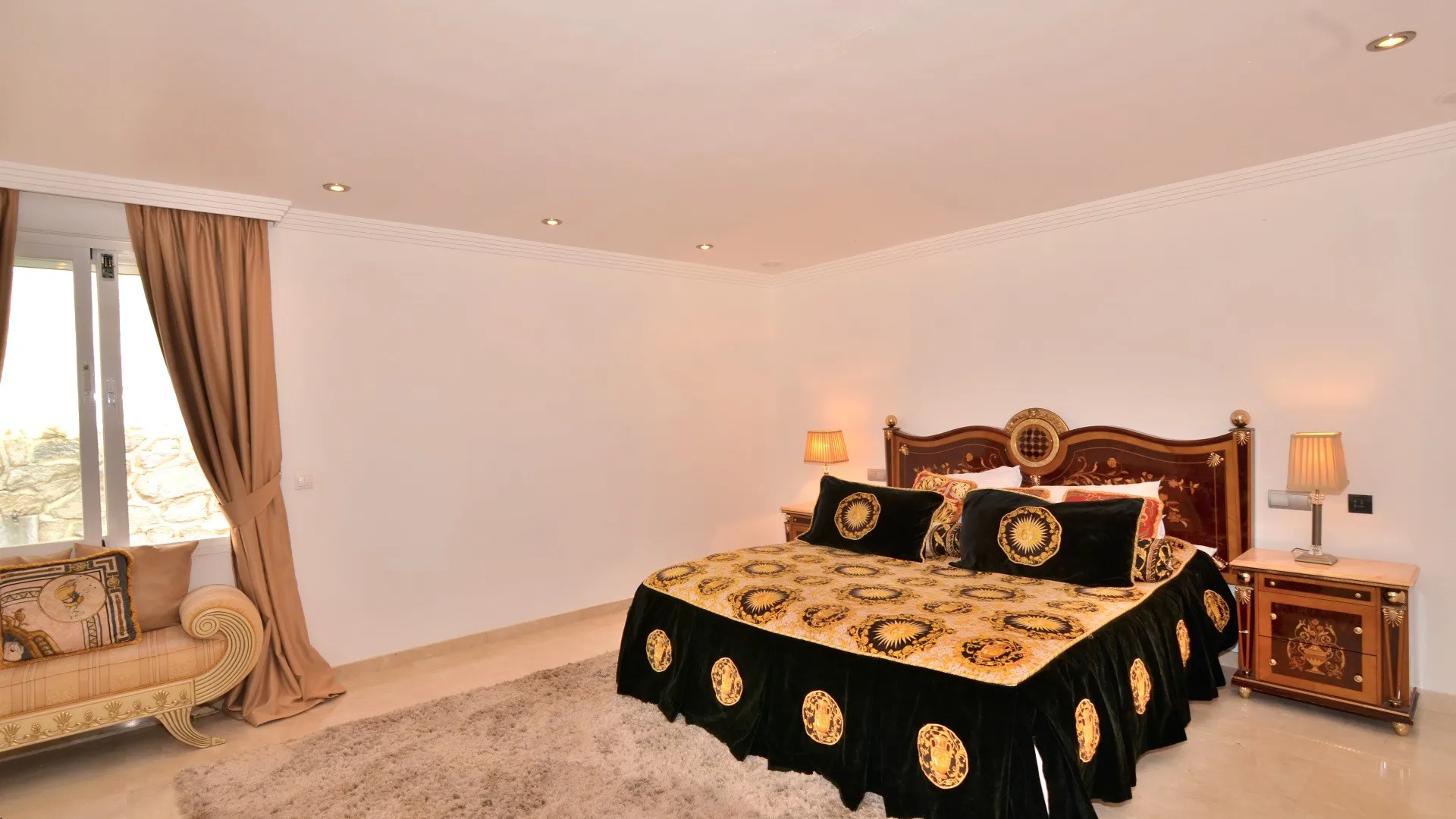 Comprar villa en Elviria de 8 dormitorios
