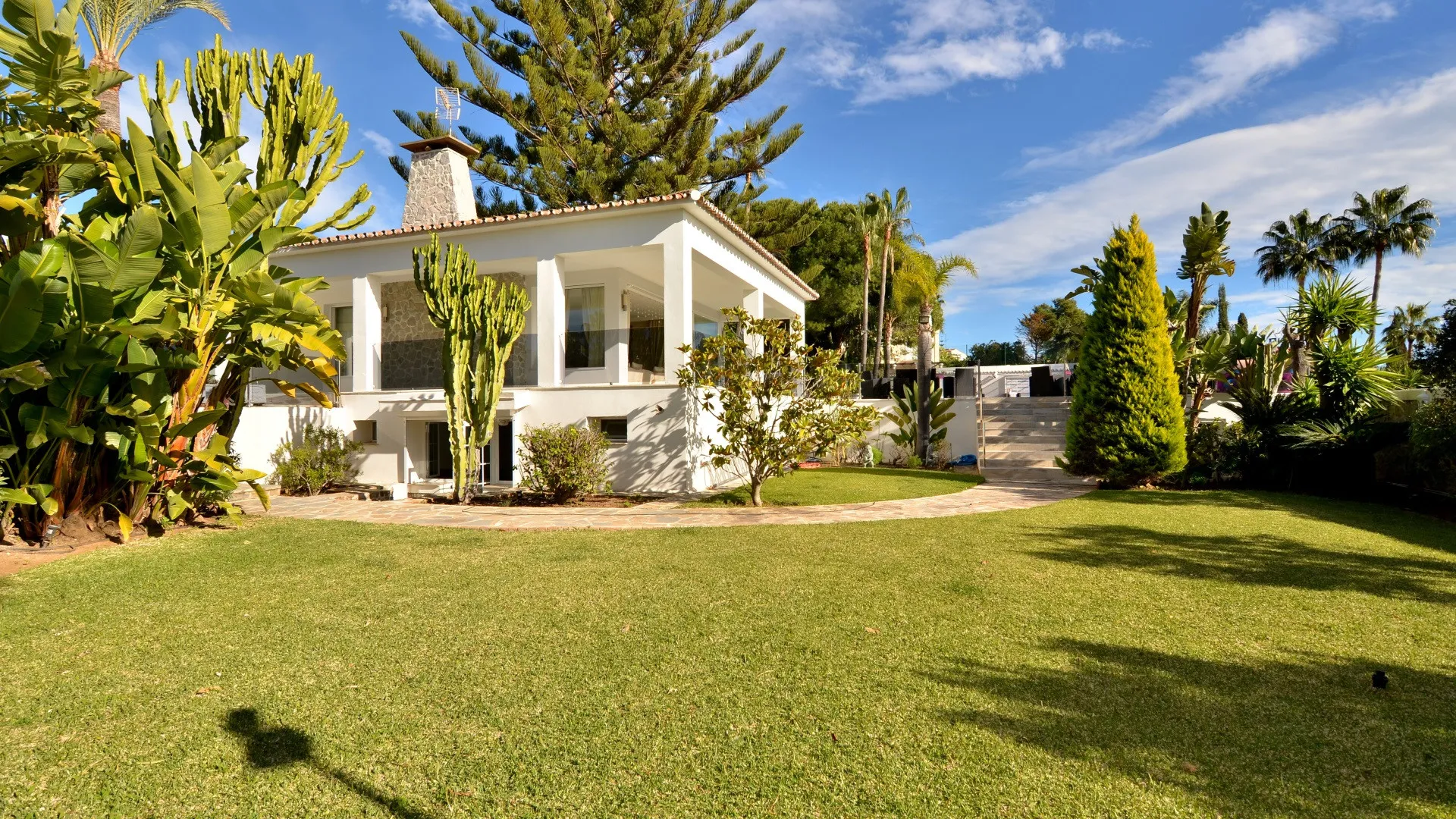 Comprar villa en Elviria de 8 dormitorios