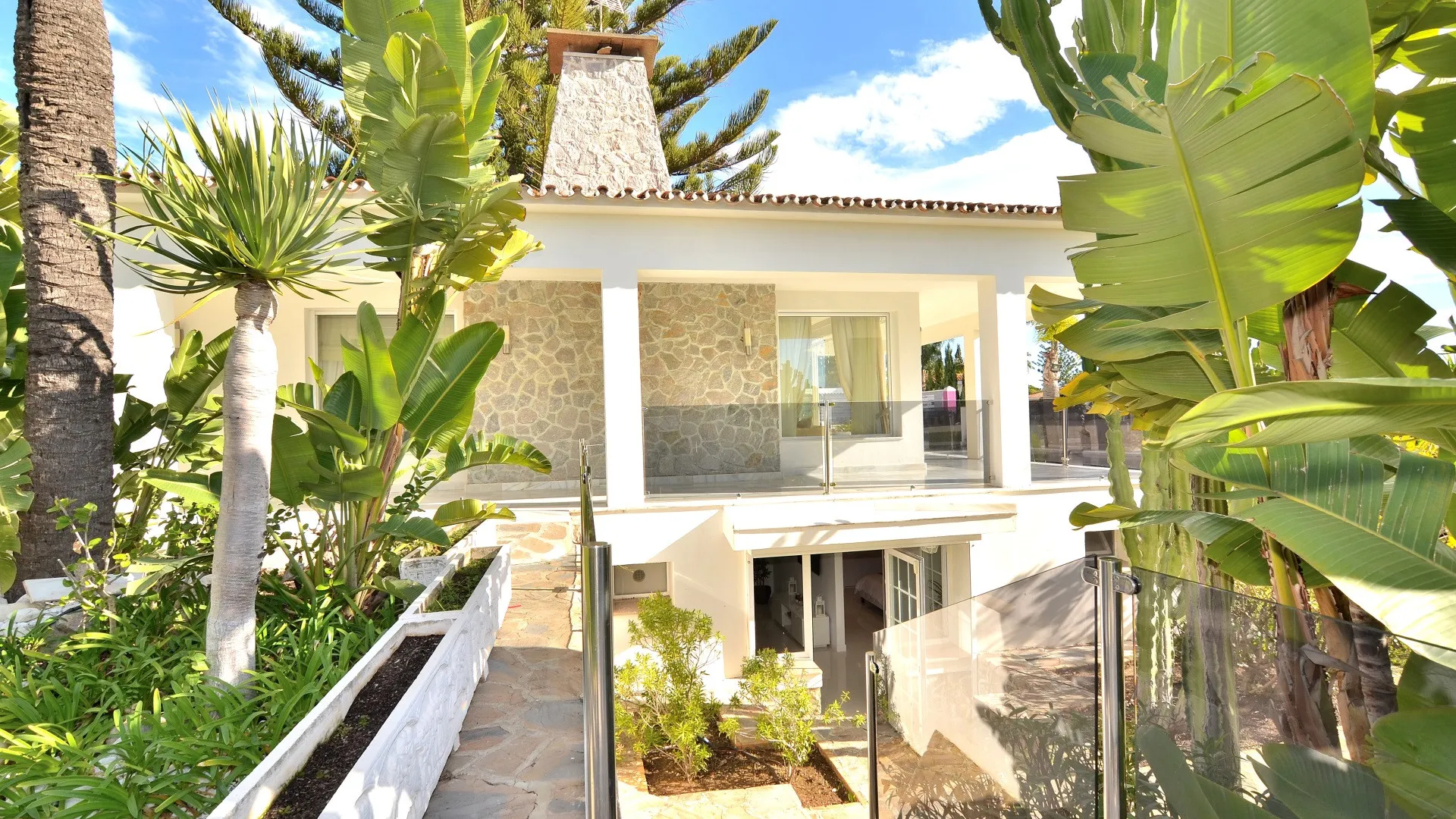 Comprar villa en Elviria de 8 dormitorios