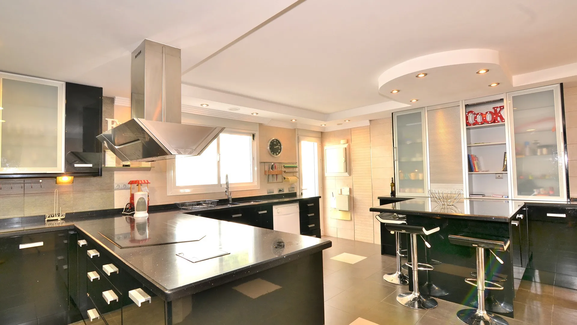 Comprar villa en Elviria de 8 dormitorios