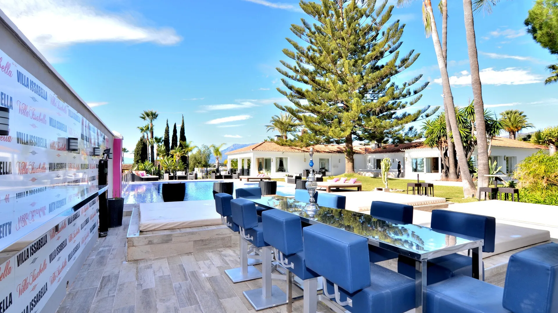 Comprar villa en Elviria de 8 dormitorios