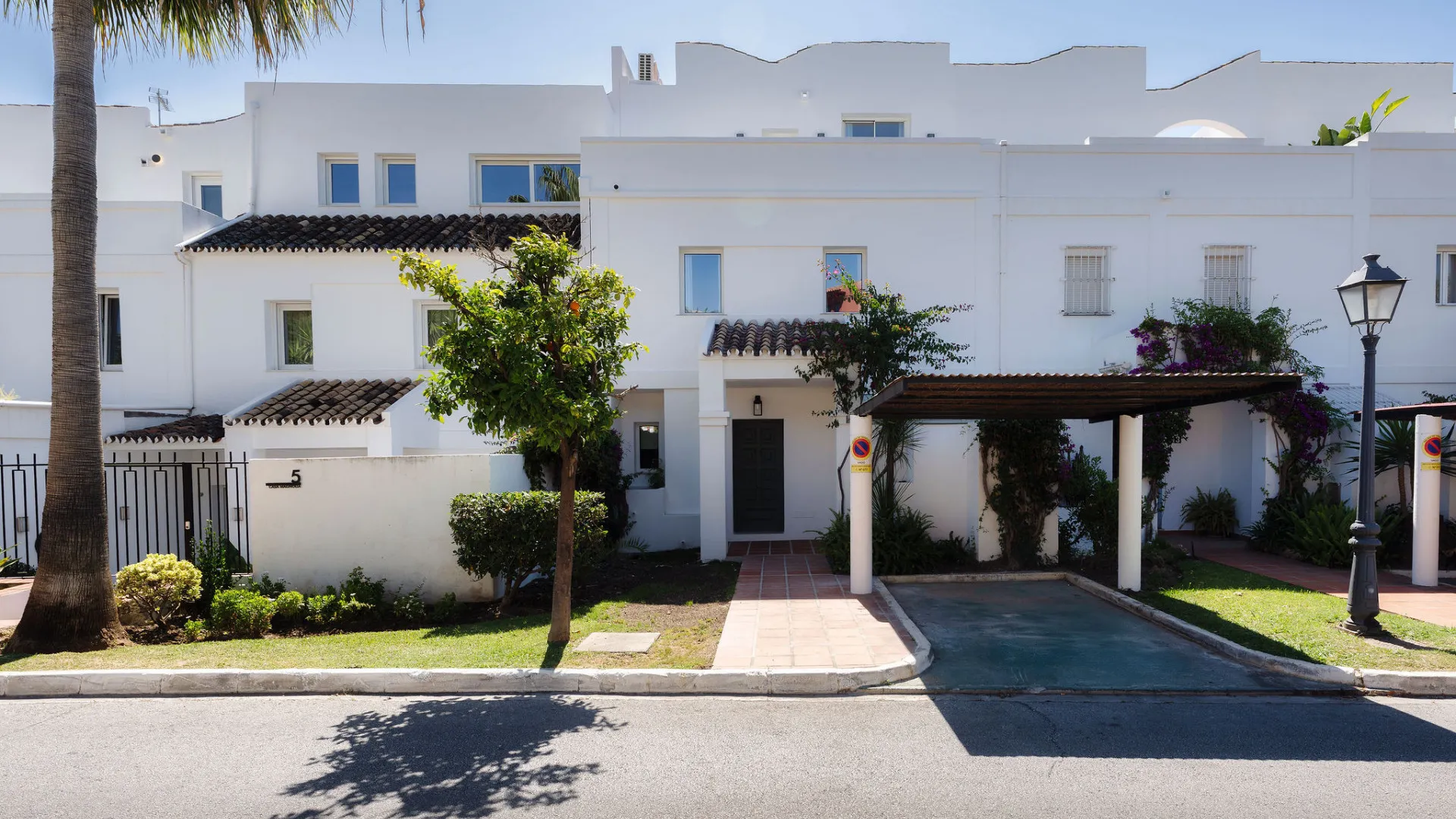 Town house for sale in La Quinta Golf