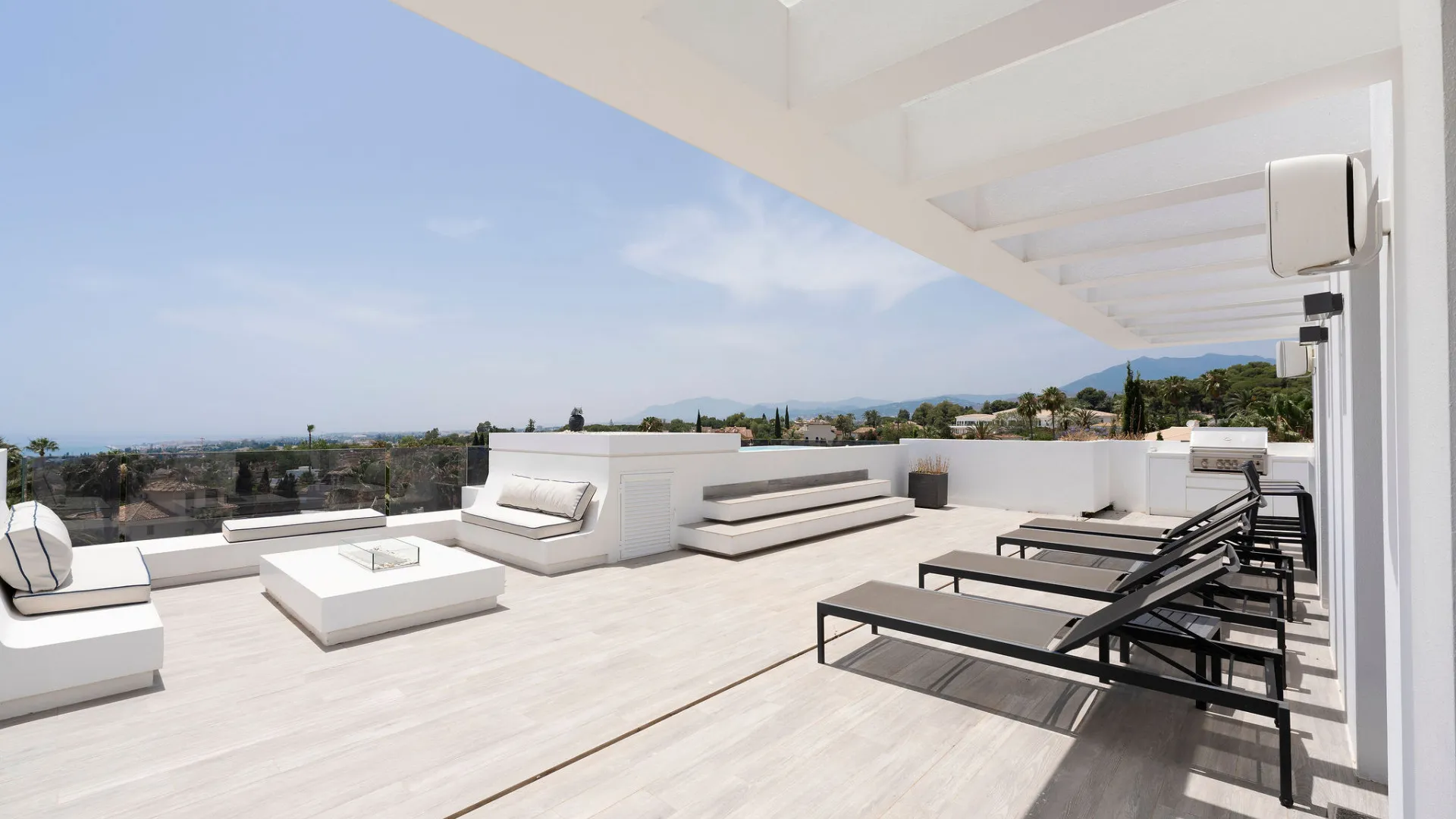 For sale Nagüeles villa with 5 bedrooms