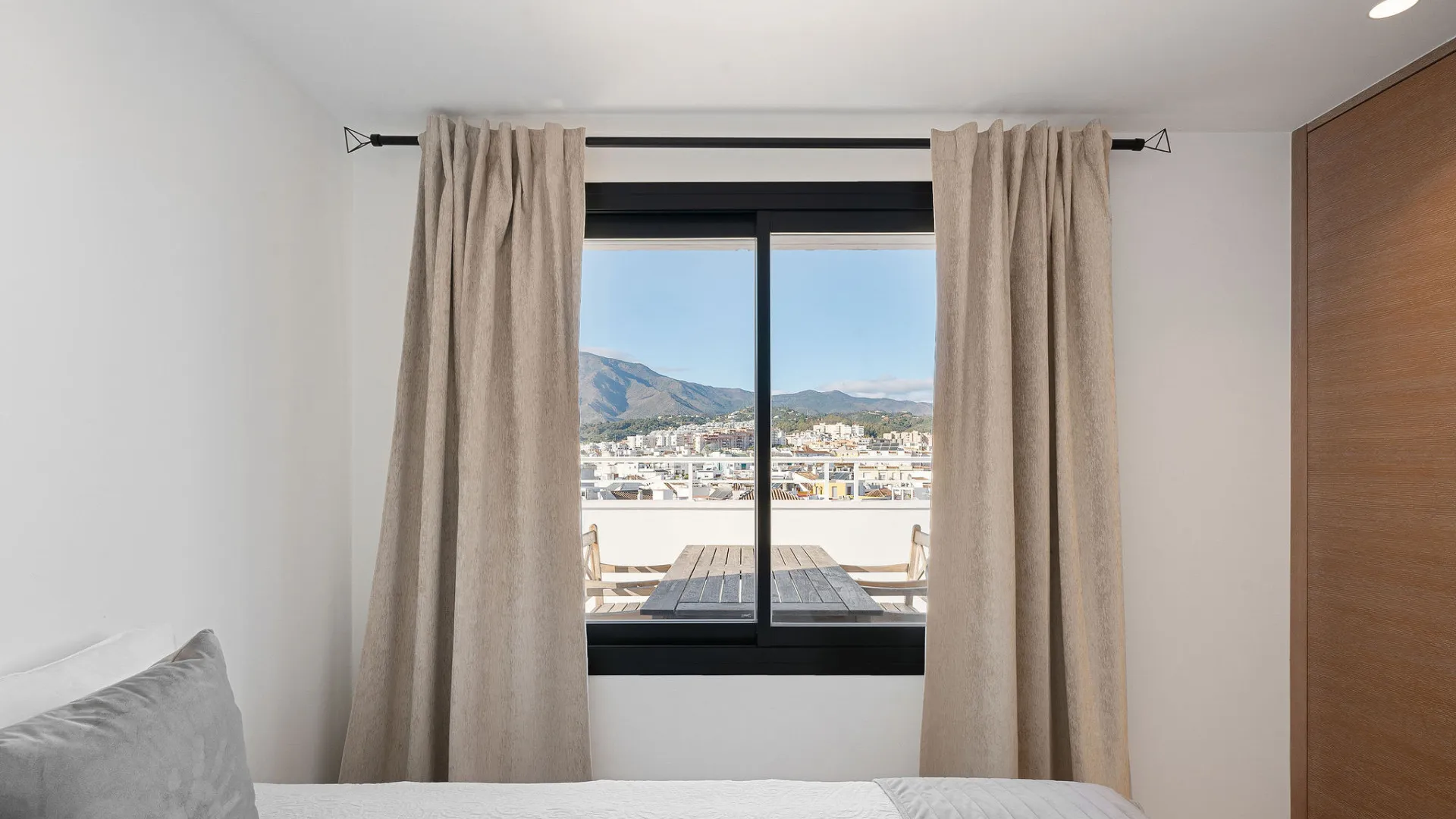 Estepona Ciudad, Ático a la venta con 3 dormitorios
