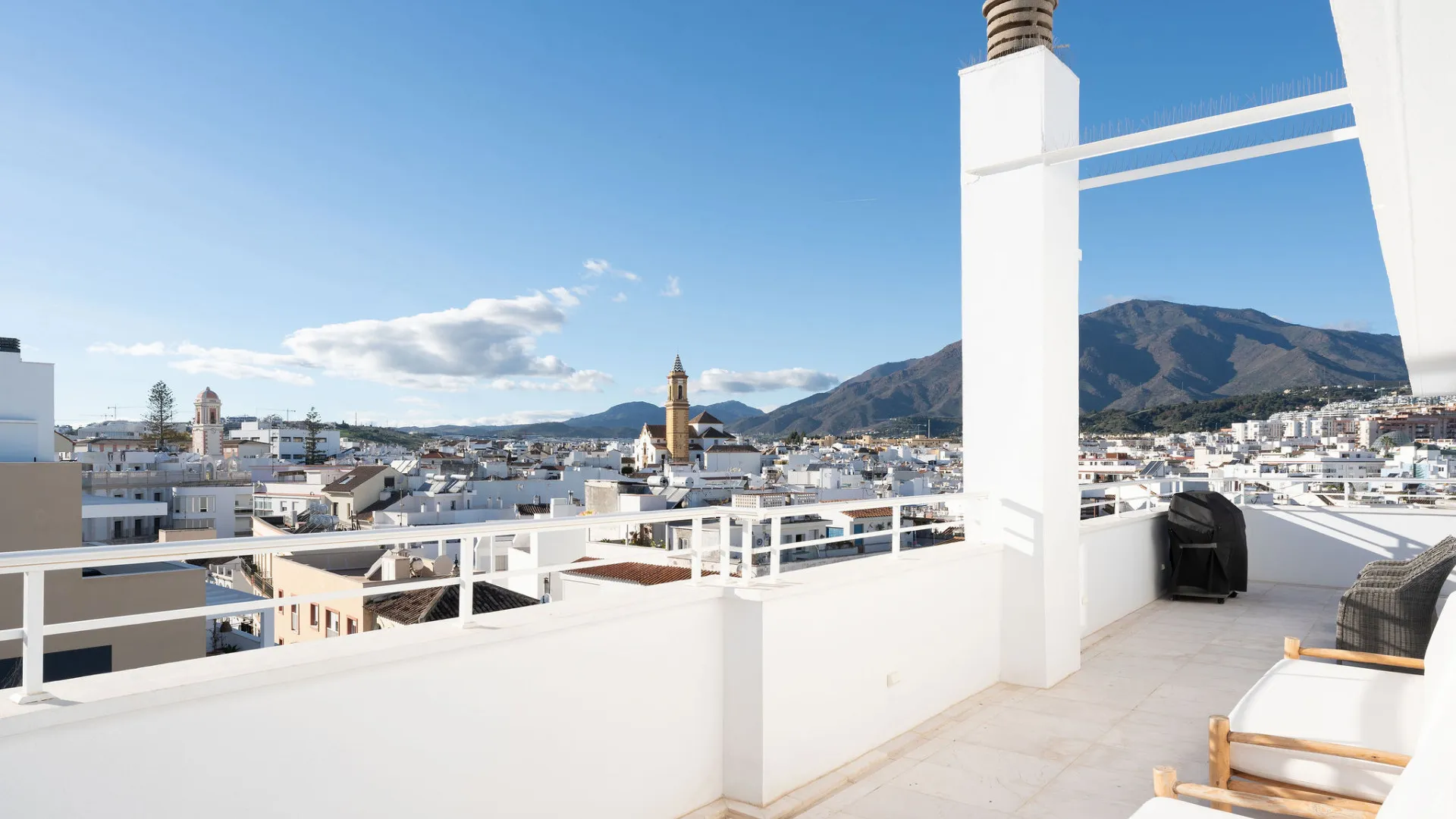 Estepona Ciudad, Ático a la venta con 3 dormitorios