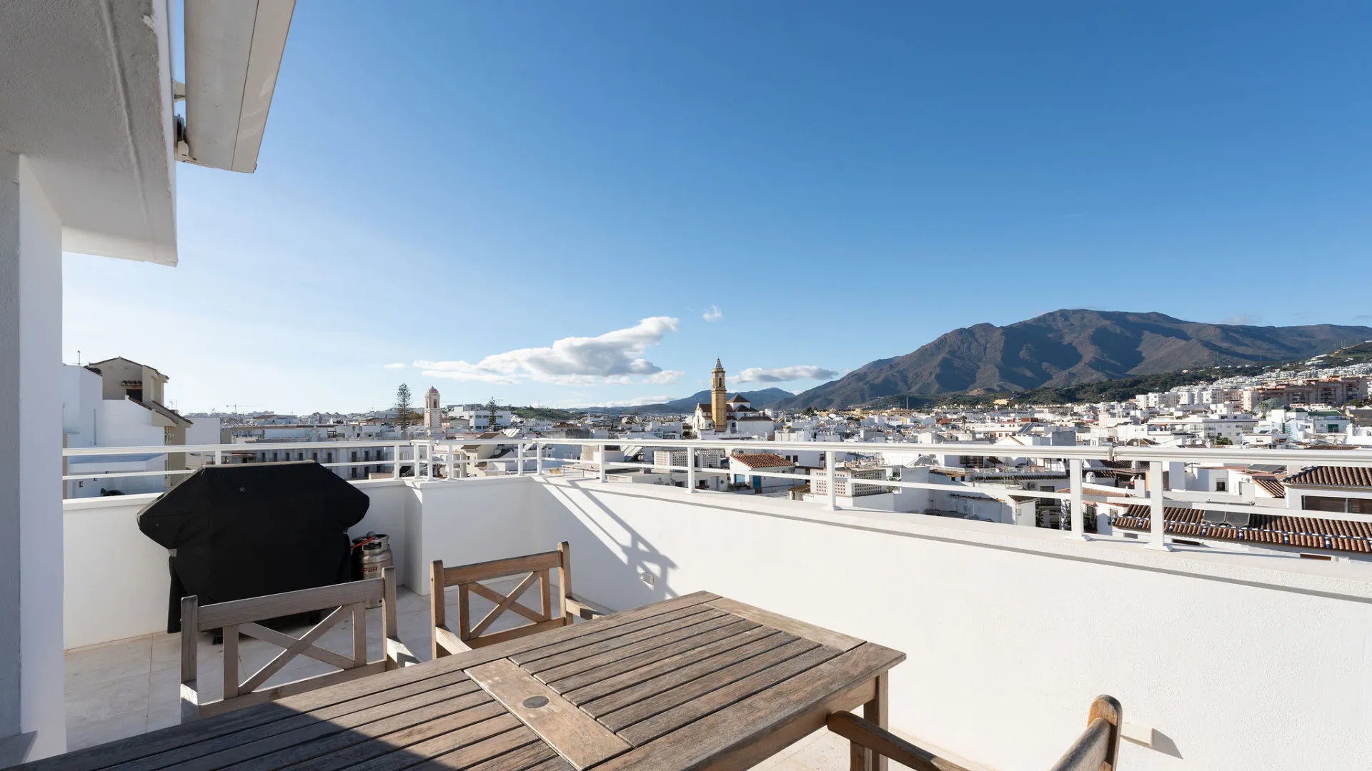 Estepona Ciudad, Ático a la venta con 3 dormitorios