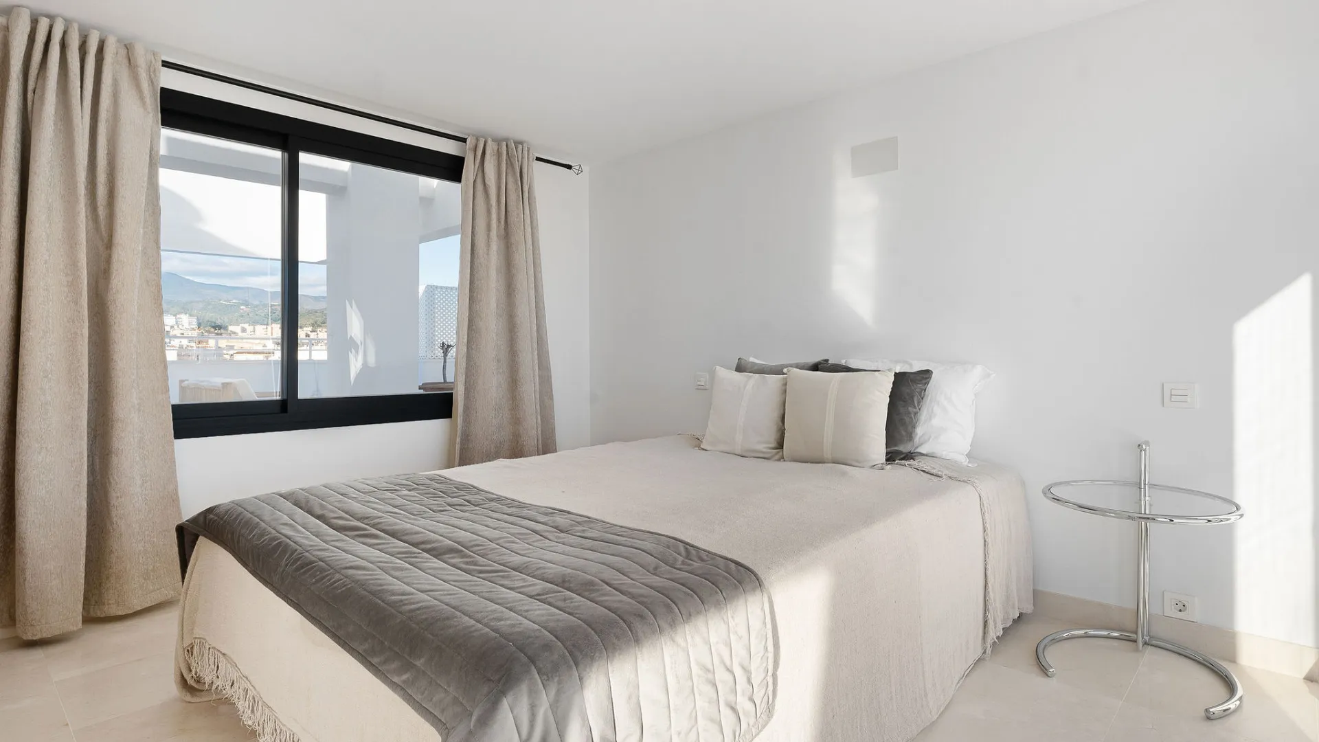 Estepona Ciudad, Ático a la venta con 3 dormitorios