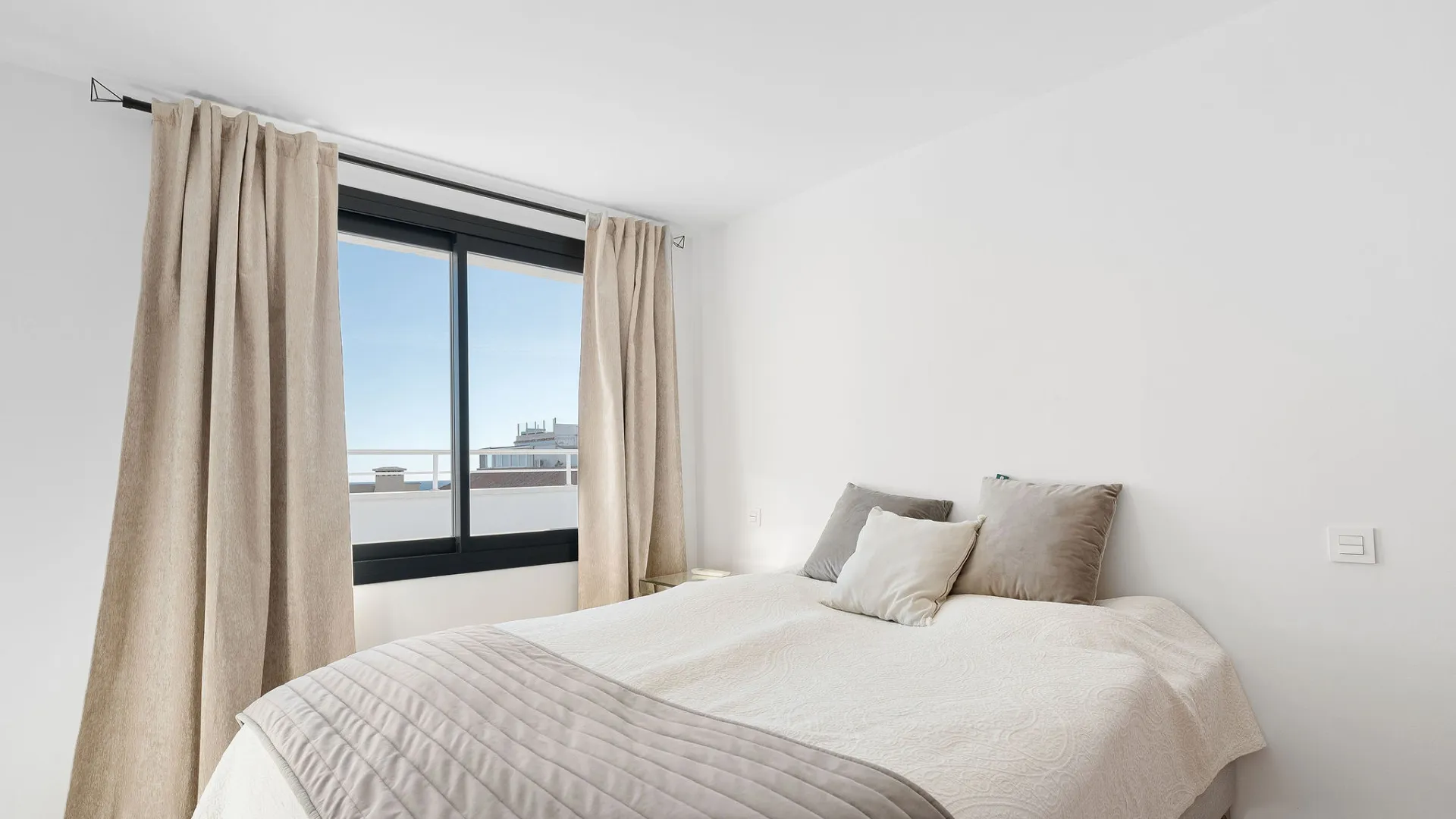 Estepona Ciudad, Ático a la venta con 3 dormitorios