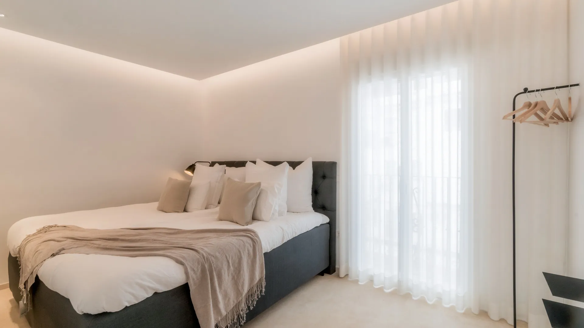 Buy penthouse in Marbella - Puerto Banus