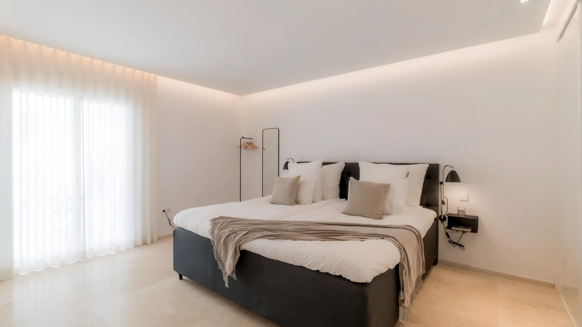 Buy penthouse in Marbella - Puerto Banus