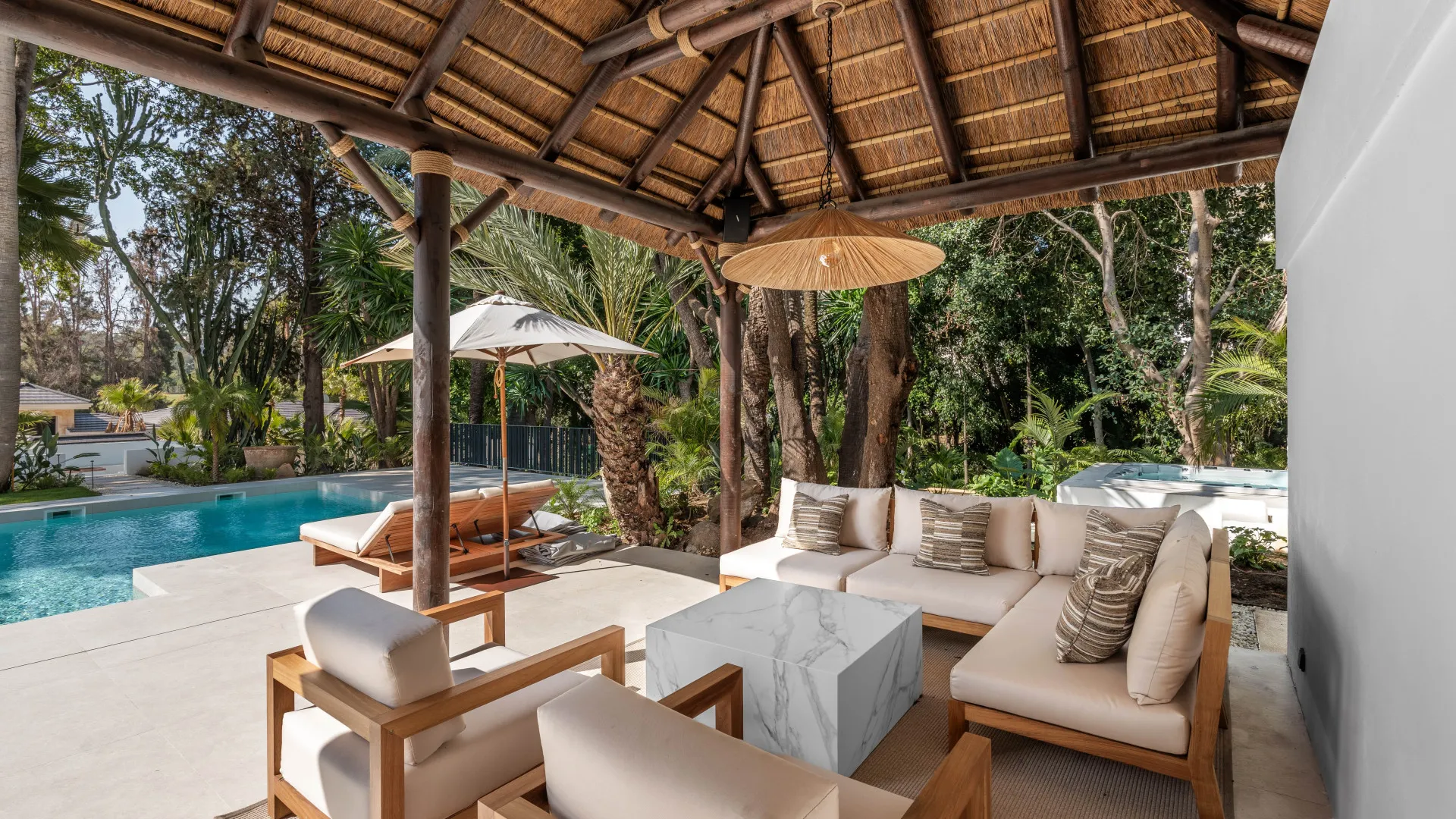 Comprar villa con 5 dormitorios en Las Brisas del Golf