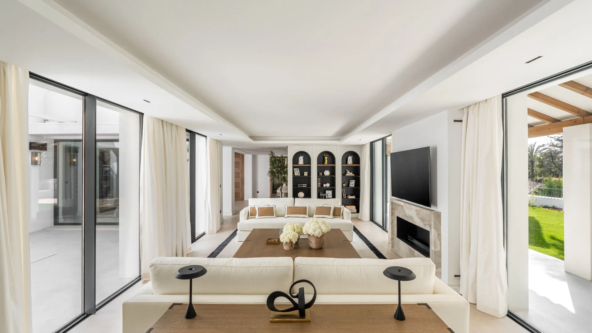 Comprar villa con 5 dormitorios en Las Brisas del Golf