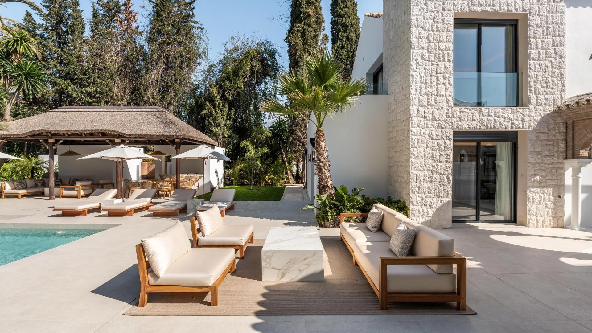 Comprar villa con 5 dormitorios en Las Brisas del Golf
