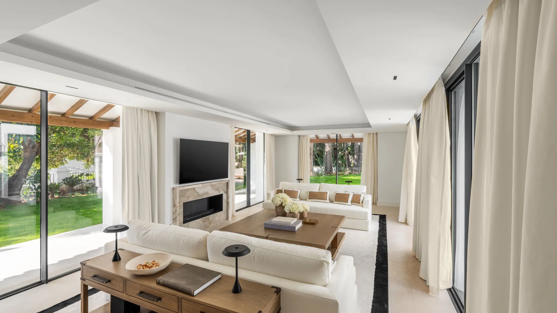 Comprar villa con 5 dormitorios en Las Brisas del Golf