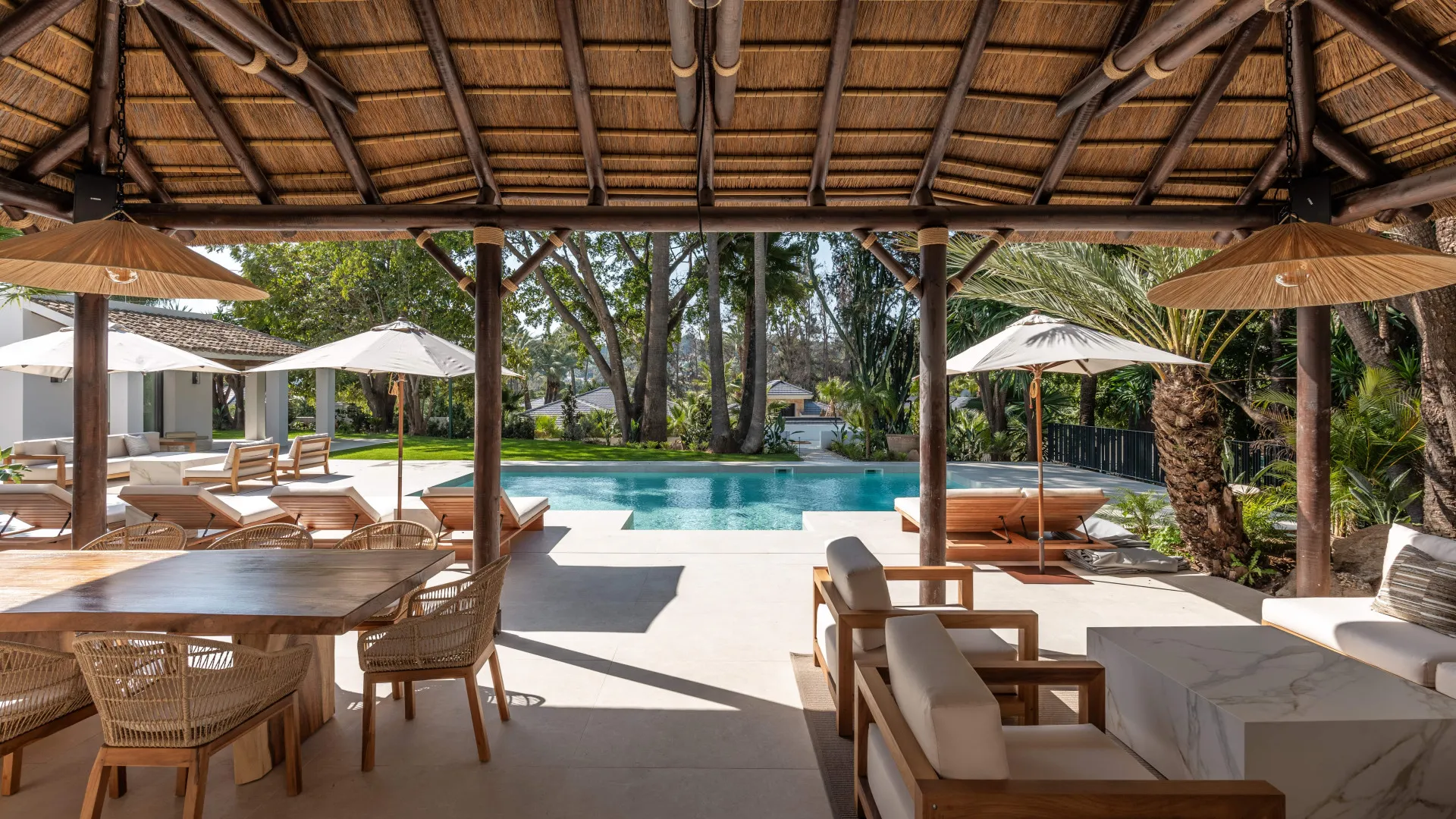 Comprar villa con 5 dormitorios en Las Brisas del Golf