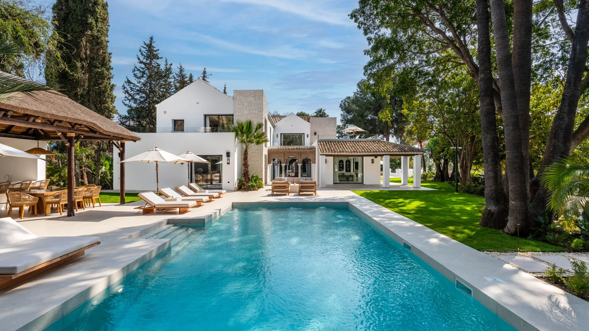 Comprar villa con 5 dormitorios en Las Brisas del Golf