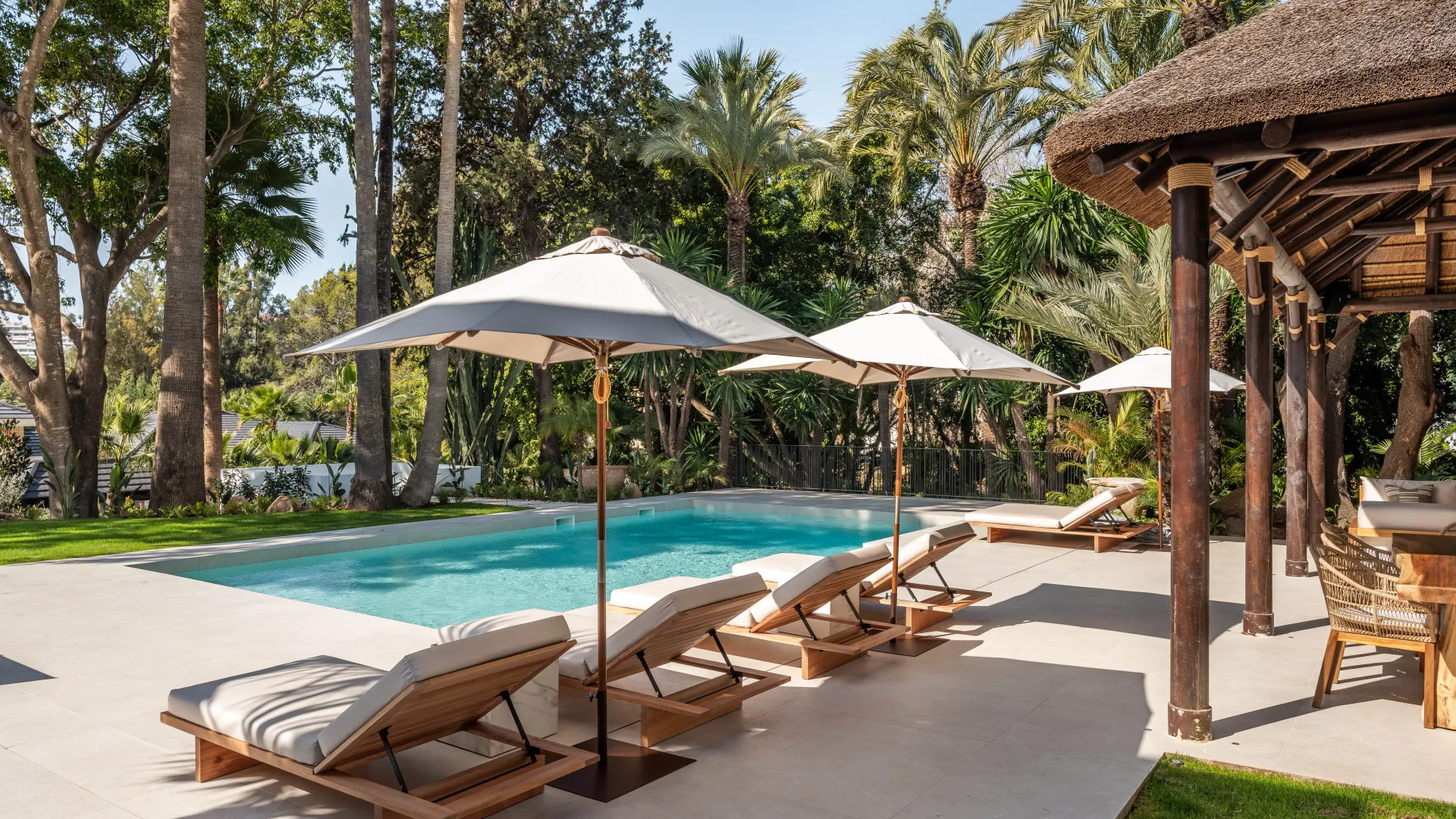 Comprar villa con 5 dormitorios en Las Brisas del Golf