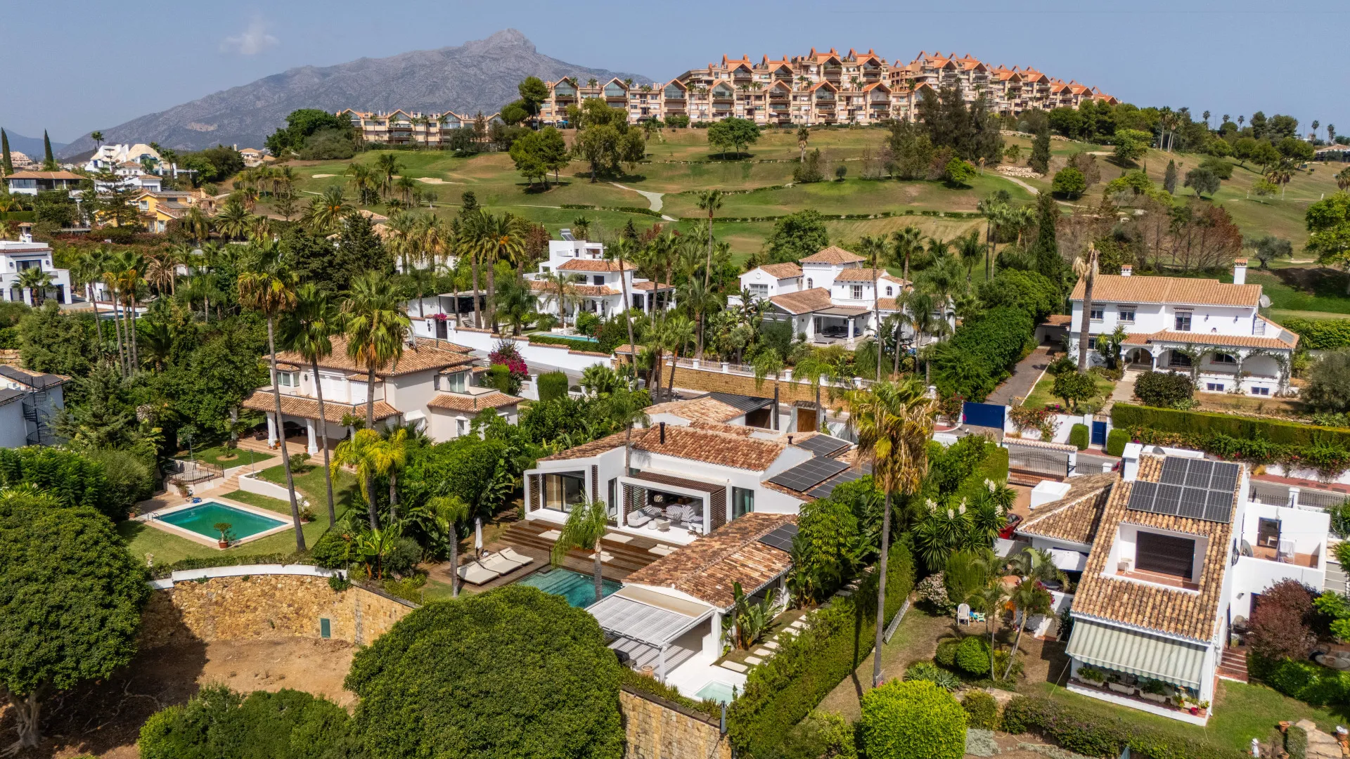 Se vende villa en Nueva Andalucia con 5 dormitorios