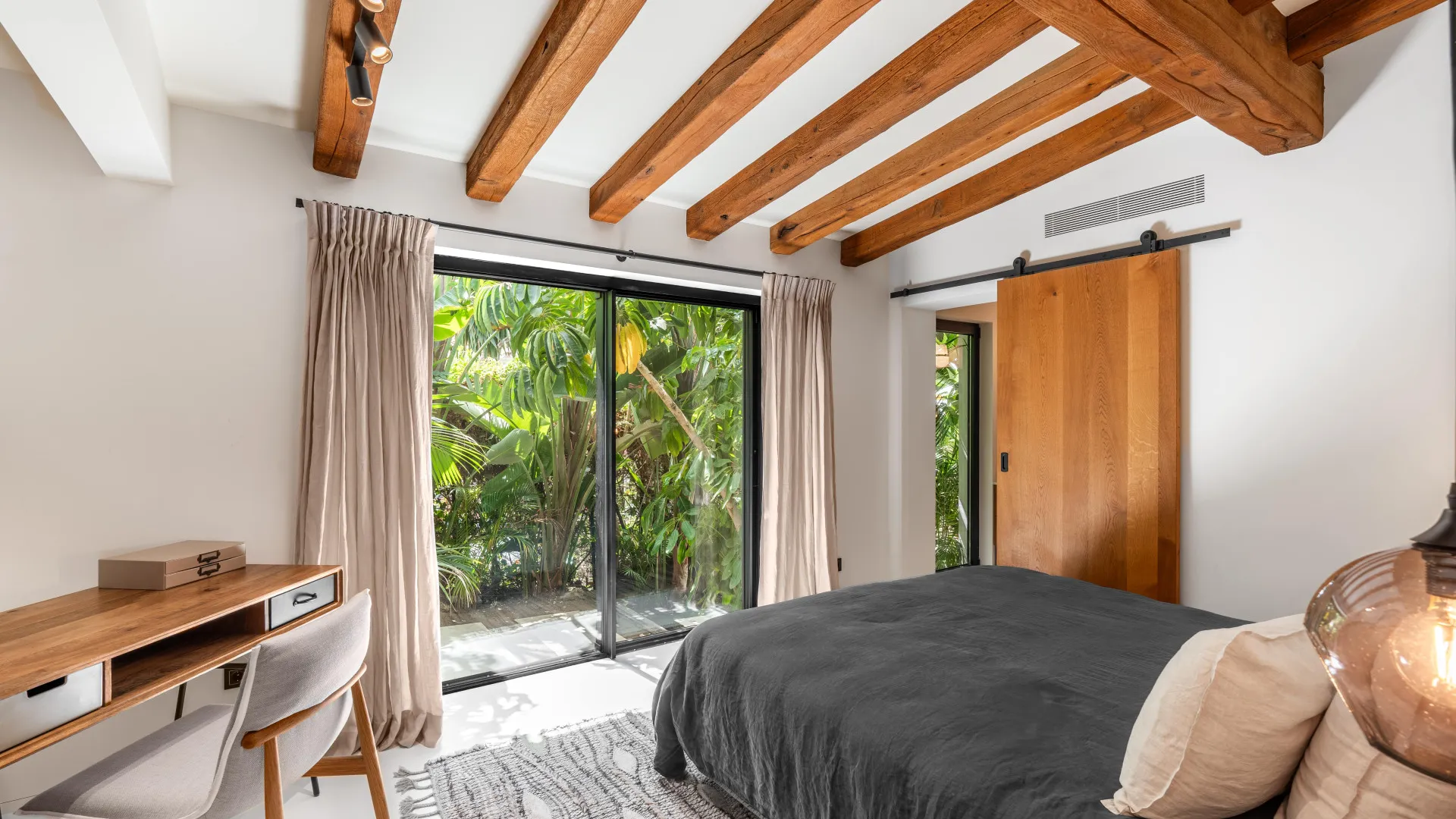 Se vende villa en Nueva Andalucia con 5 dormitorios