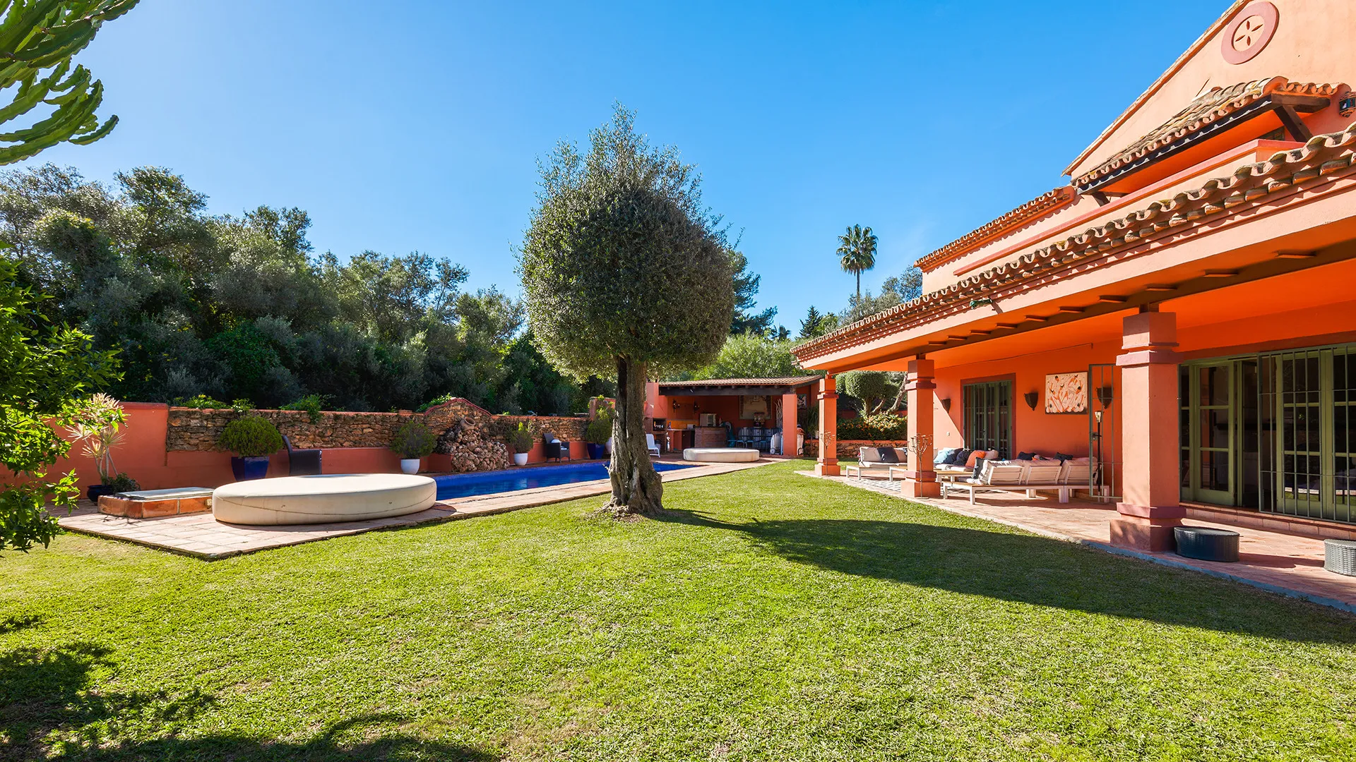 Comprar villa con 5 dormitorios en Finca La Judía