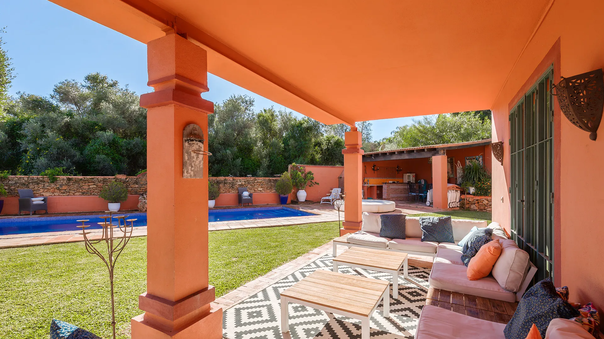 Comprar villa con 5 dormitorios en Finca La Judía