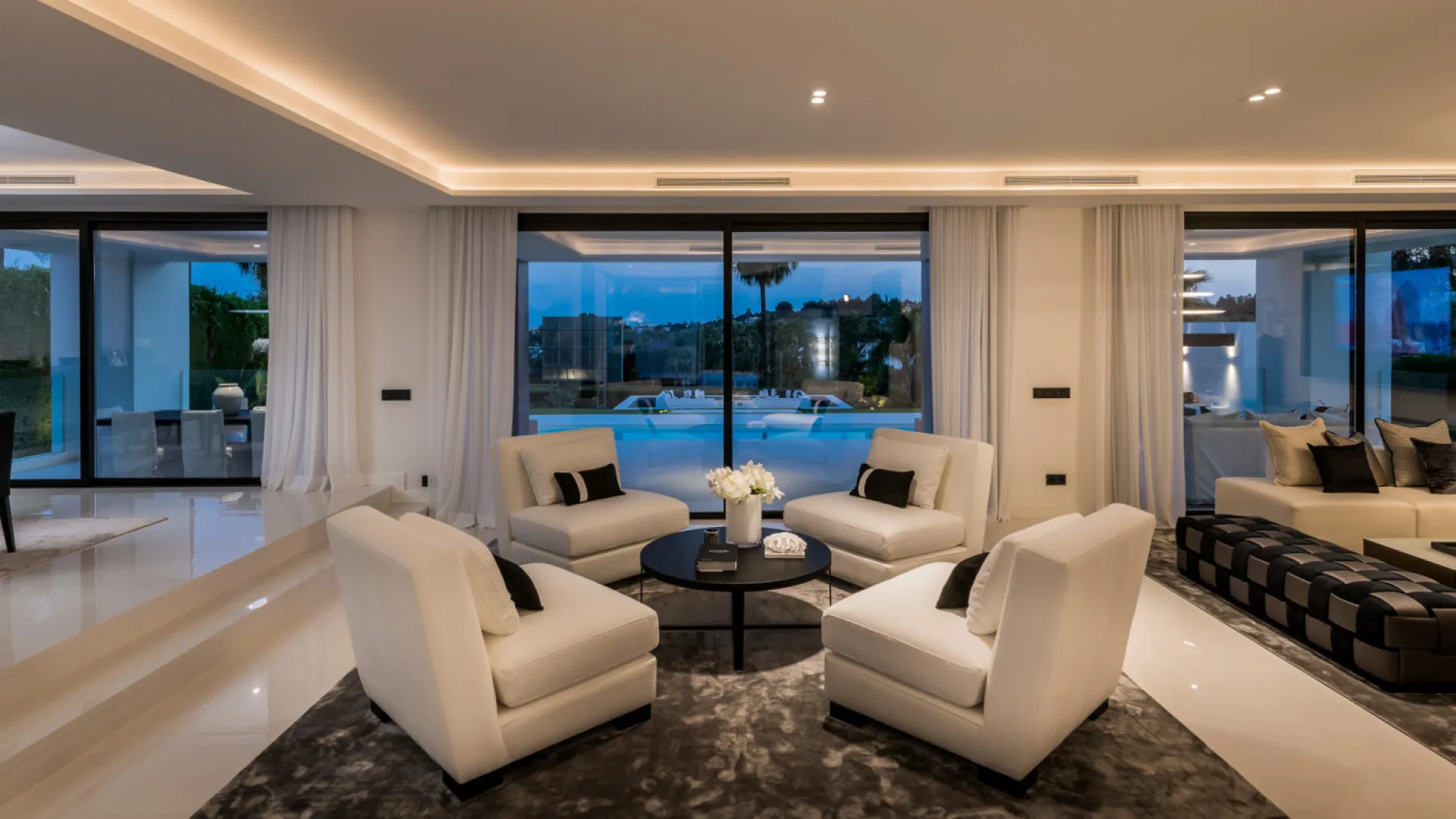 Villa en venta en Los Naranjos Golf
