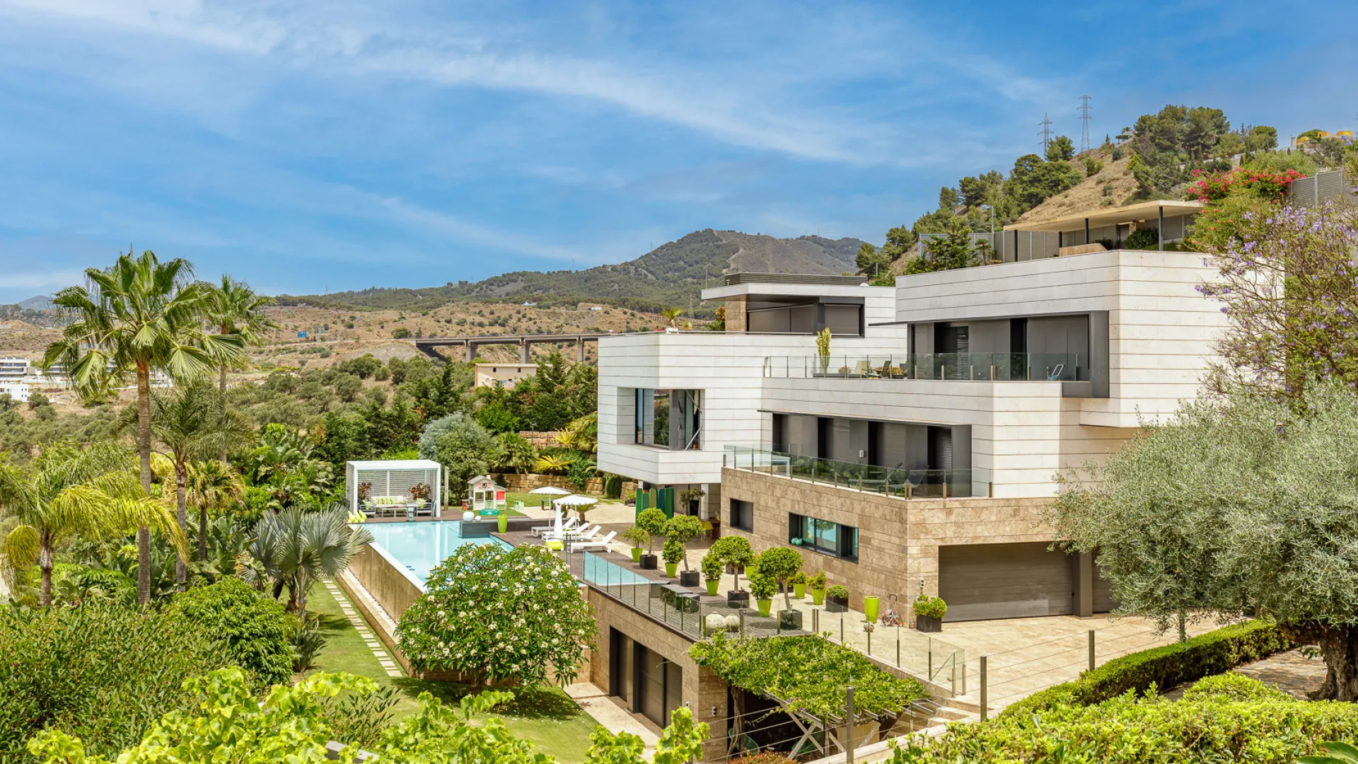 Villa con 8 dormitorios en venta en Malaga - Este